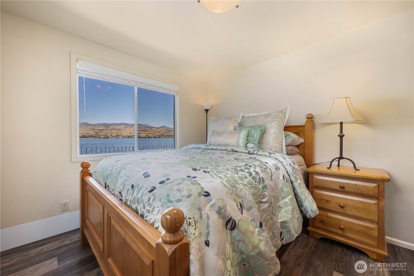 3132 S Lakeshore Road , Chelan, WA 98816