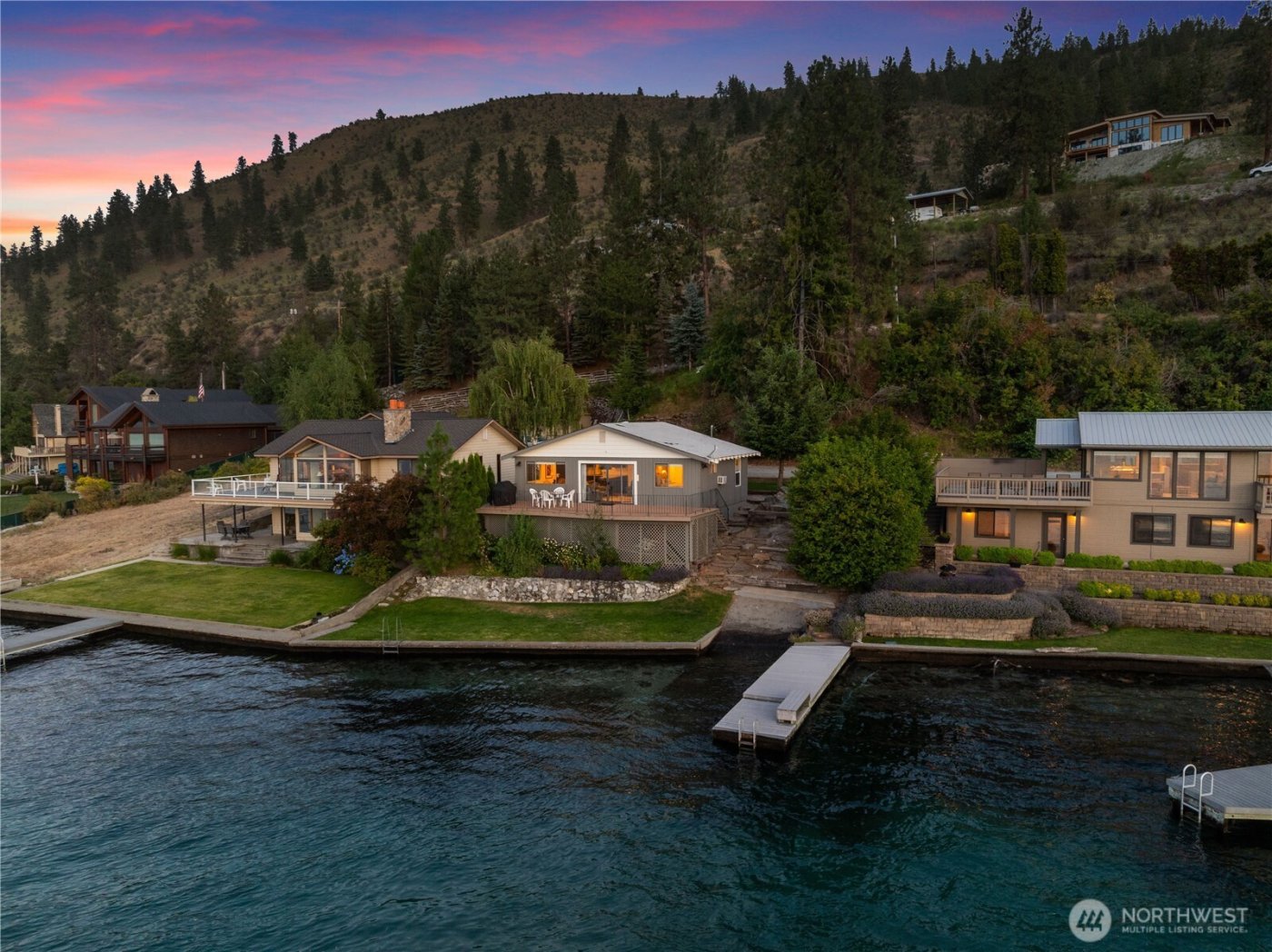 3132 S Lakeshore Road , Chelan, WA 98816