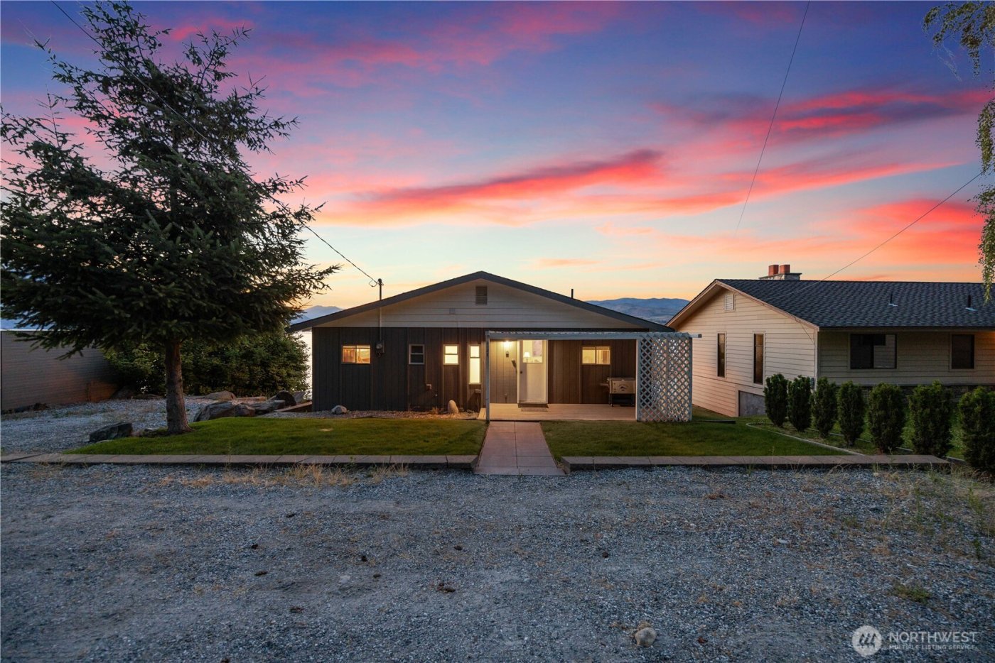 3132 S Lakeshore Road , Chelan, WA 98816