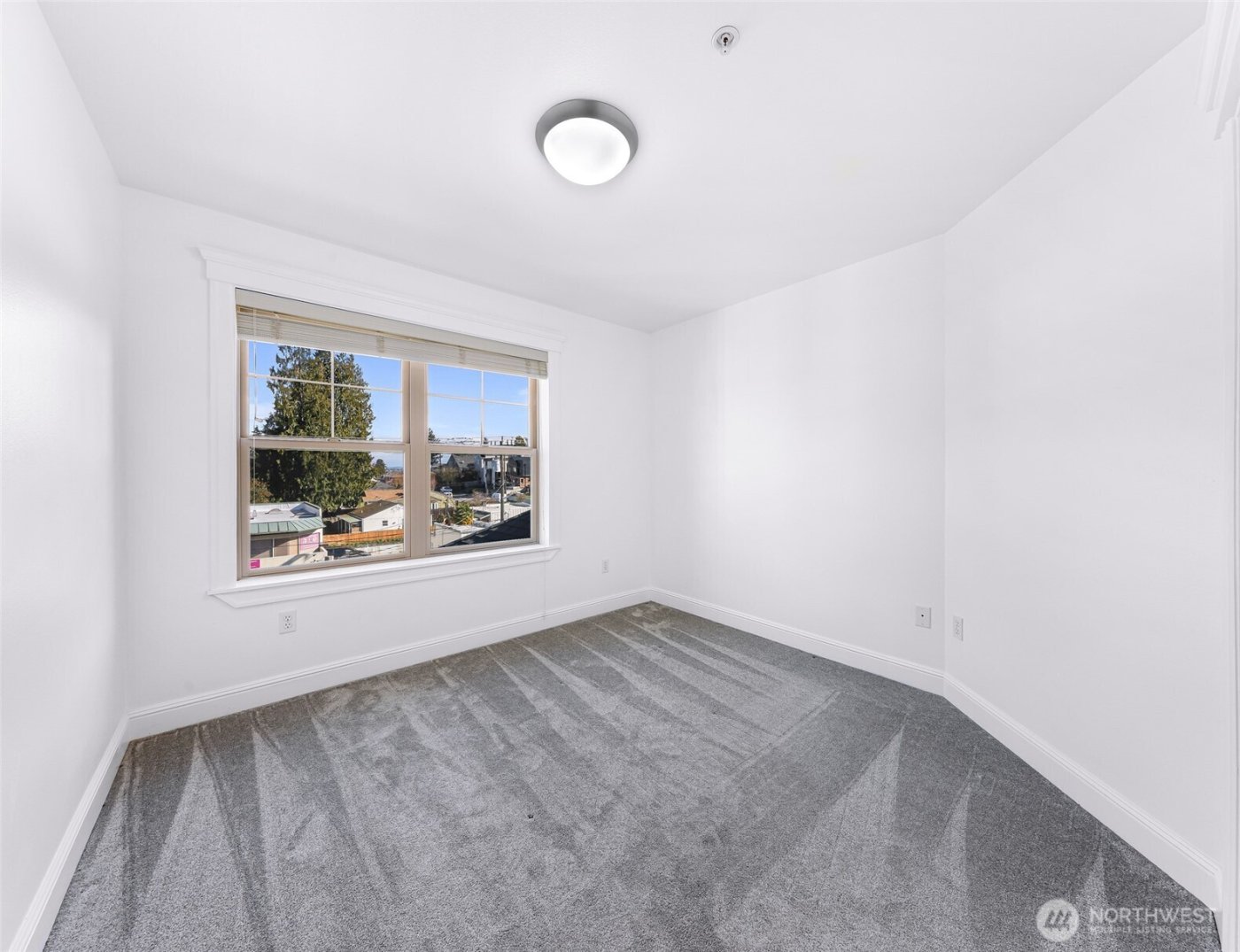 3150 W Government Way #407, Seattle, WA 98199