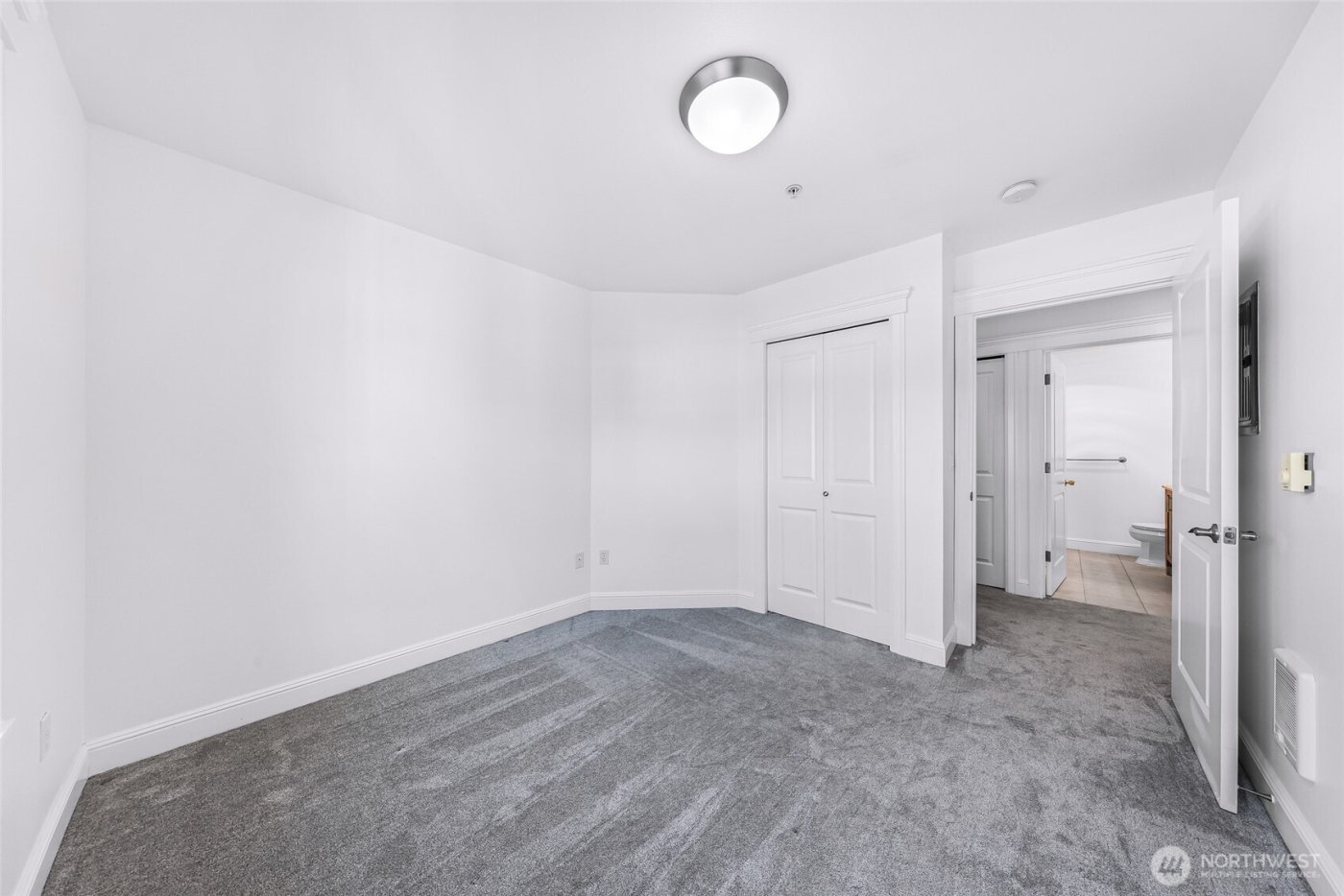 3150 W Government Way #407, Seattle, WA 98199