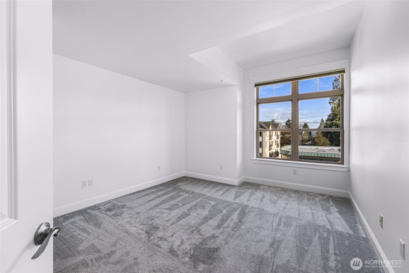 3150 W Government Way #407, Seattle, WA 98199