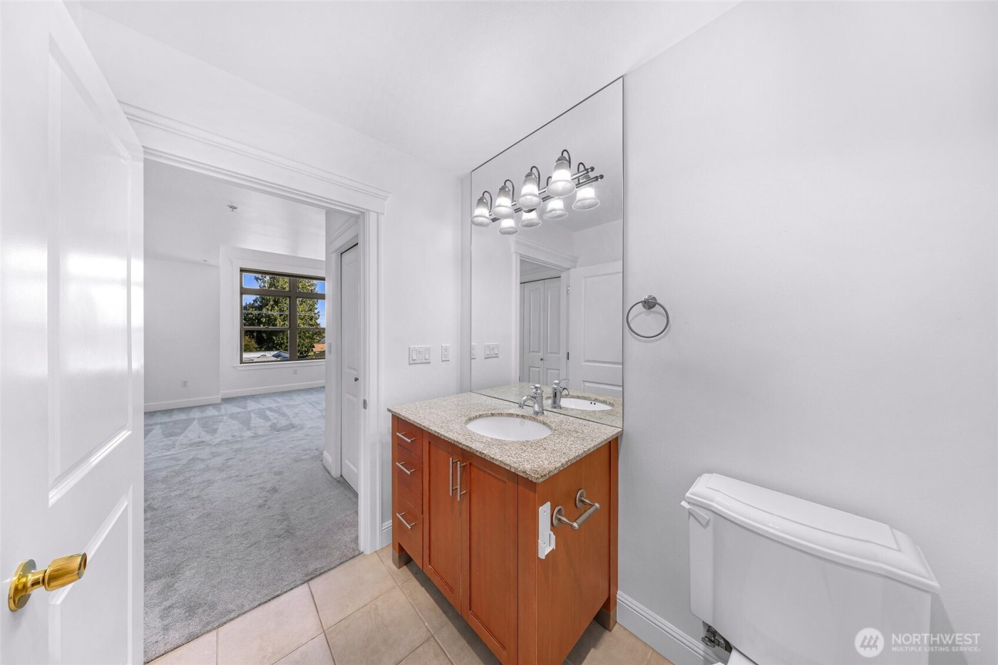 3150 W Government Way #407, Seattle, WA 98199