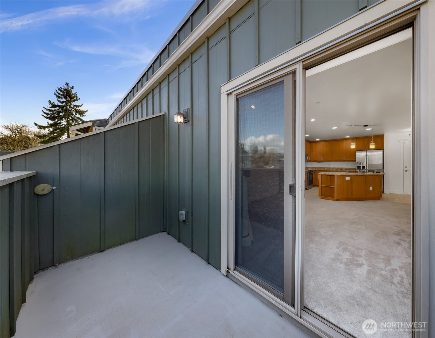 3150 W Government Way #407, Seattle, WA 98199