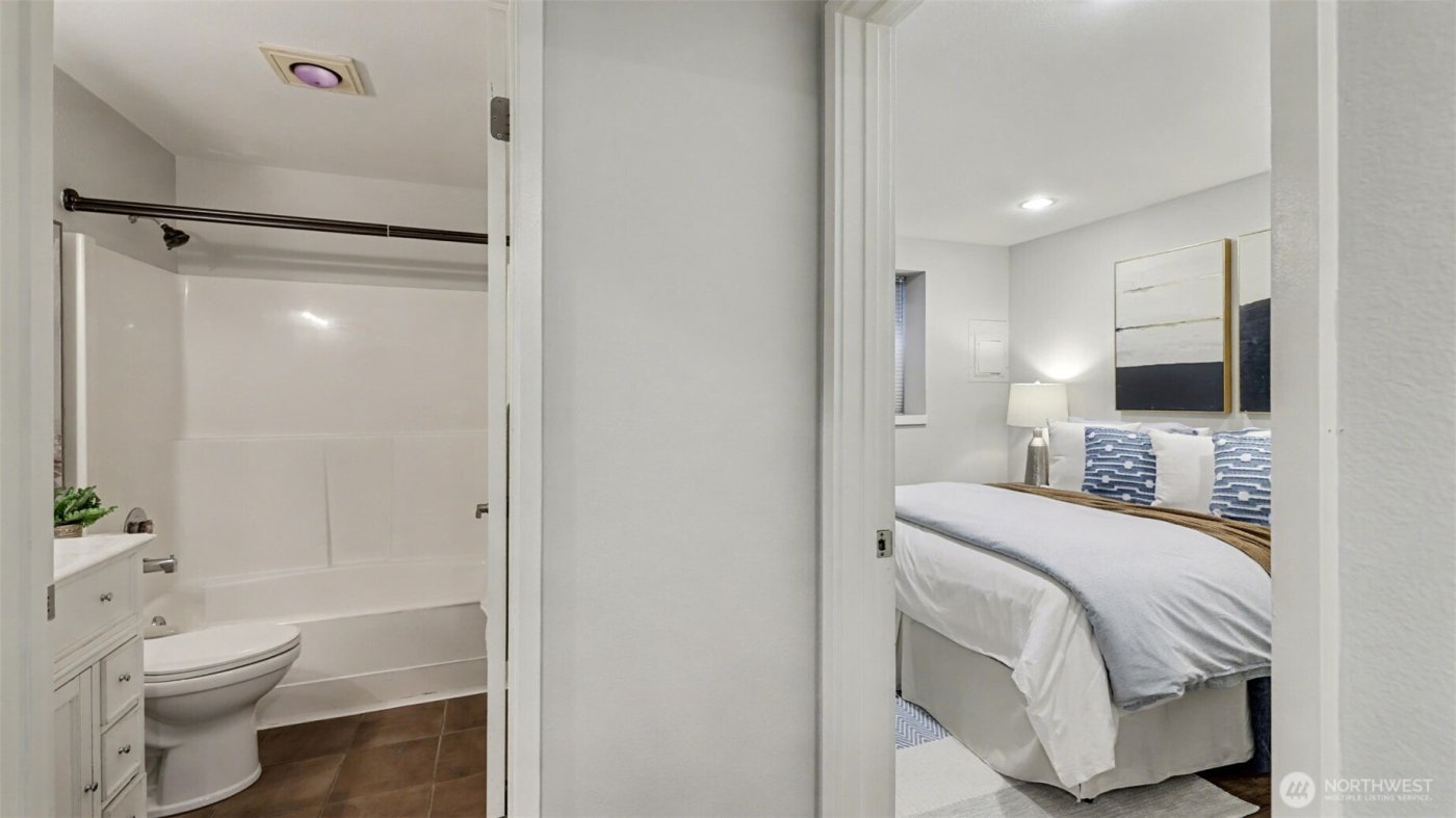 4116 58th Place SW #A, Seattle, WA 98116