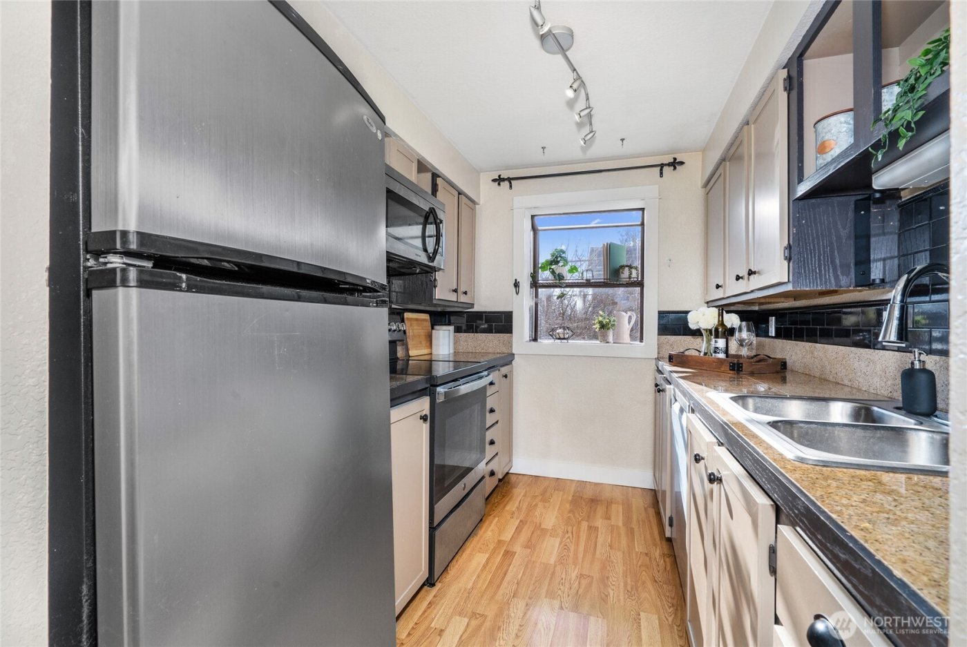 1400 NW 60th Street #202, Seattle, WA 98107