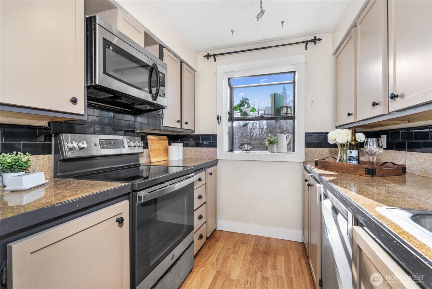 1400 NW 60th Street #202, Seattle, WA 98107