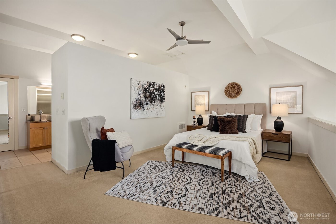 2012 NE Katsura Court #B, Issaquah, WA 98029