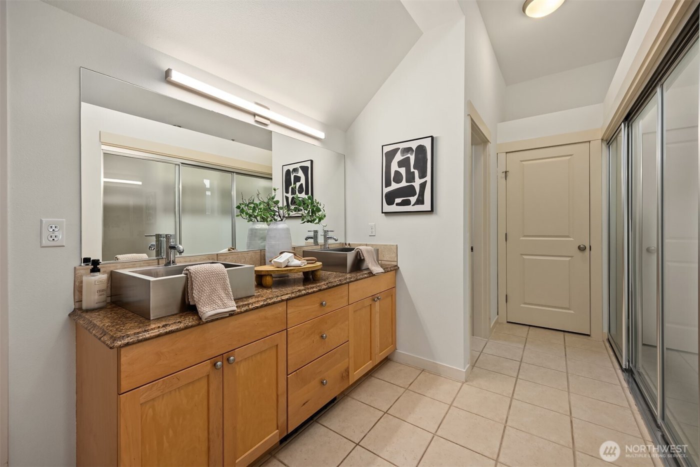 2012 NE Katsura Court #B, Issaquah, WA 98029