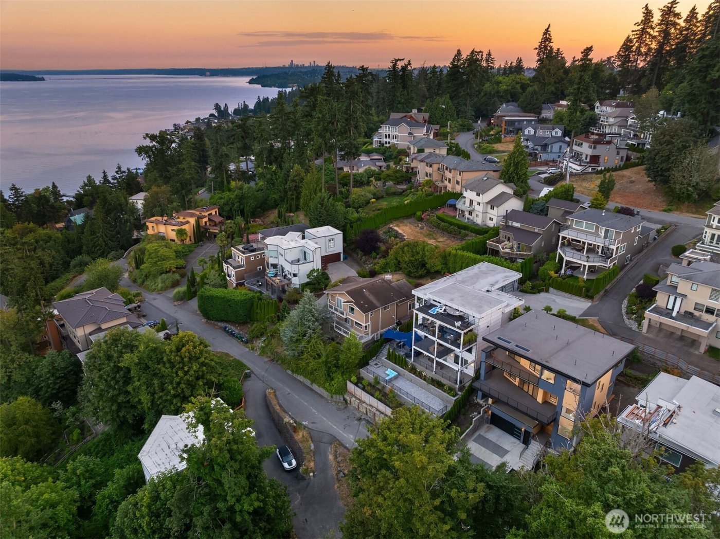 11909 90th Avenue NE, Kirkland, WA 98034