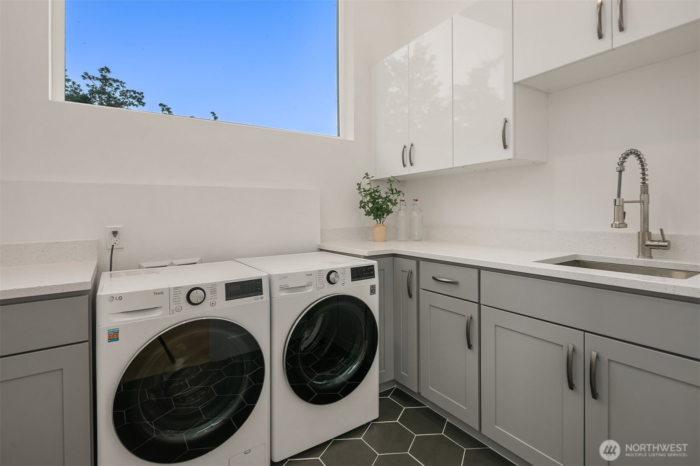 11909 90th Avenue NE, Kirkland, WA 98034