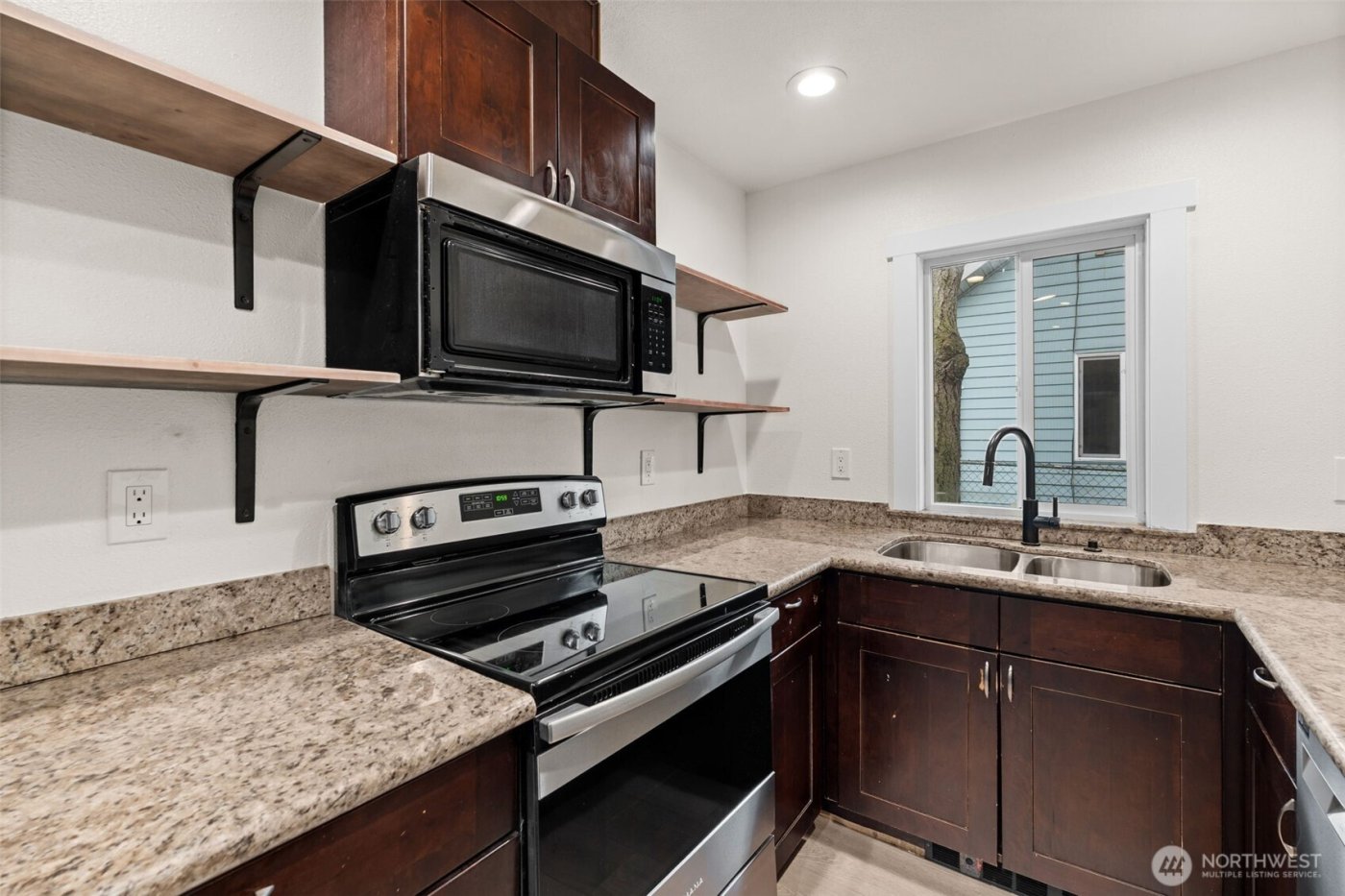 4317 S Lawrence Street , Tacoma, WA 98409-5521