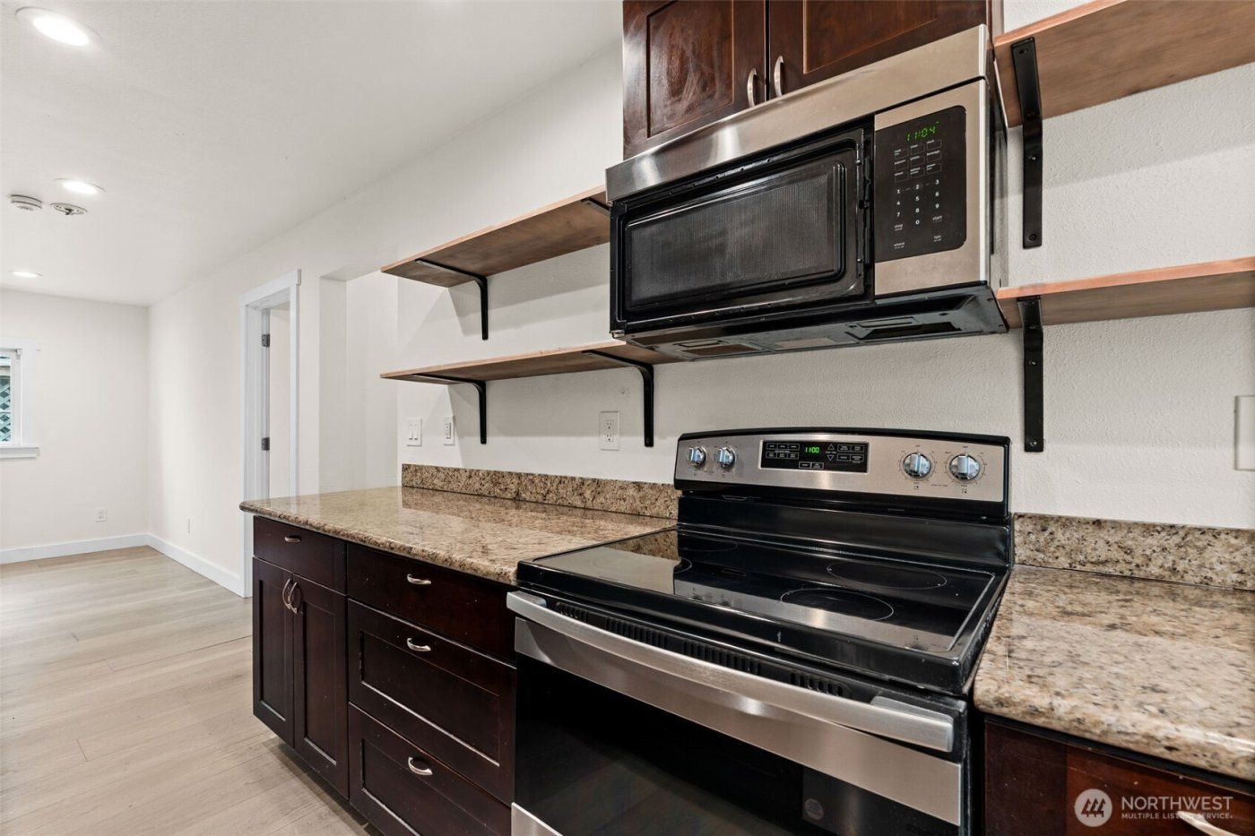 4317 S Lawrence Street , Tacoma, WA 98409-5521