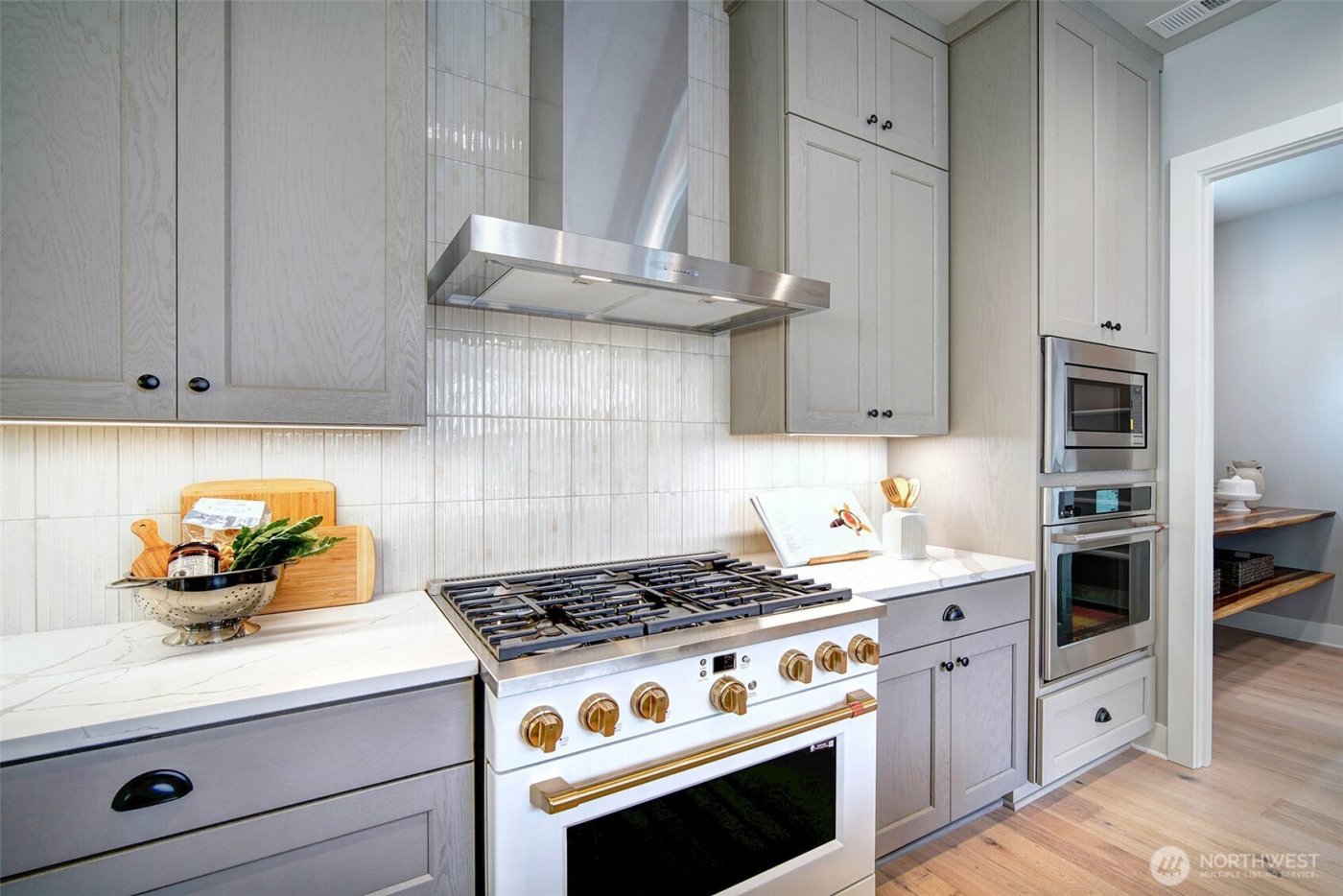 12812 NE 65th Lane , Kirkland, WA 98033