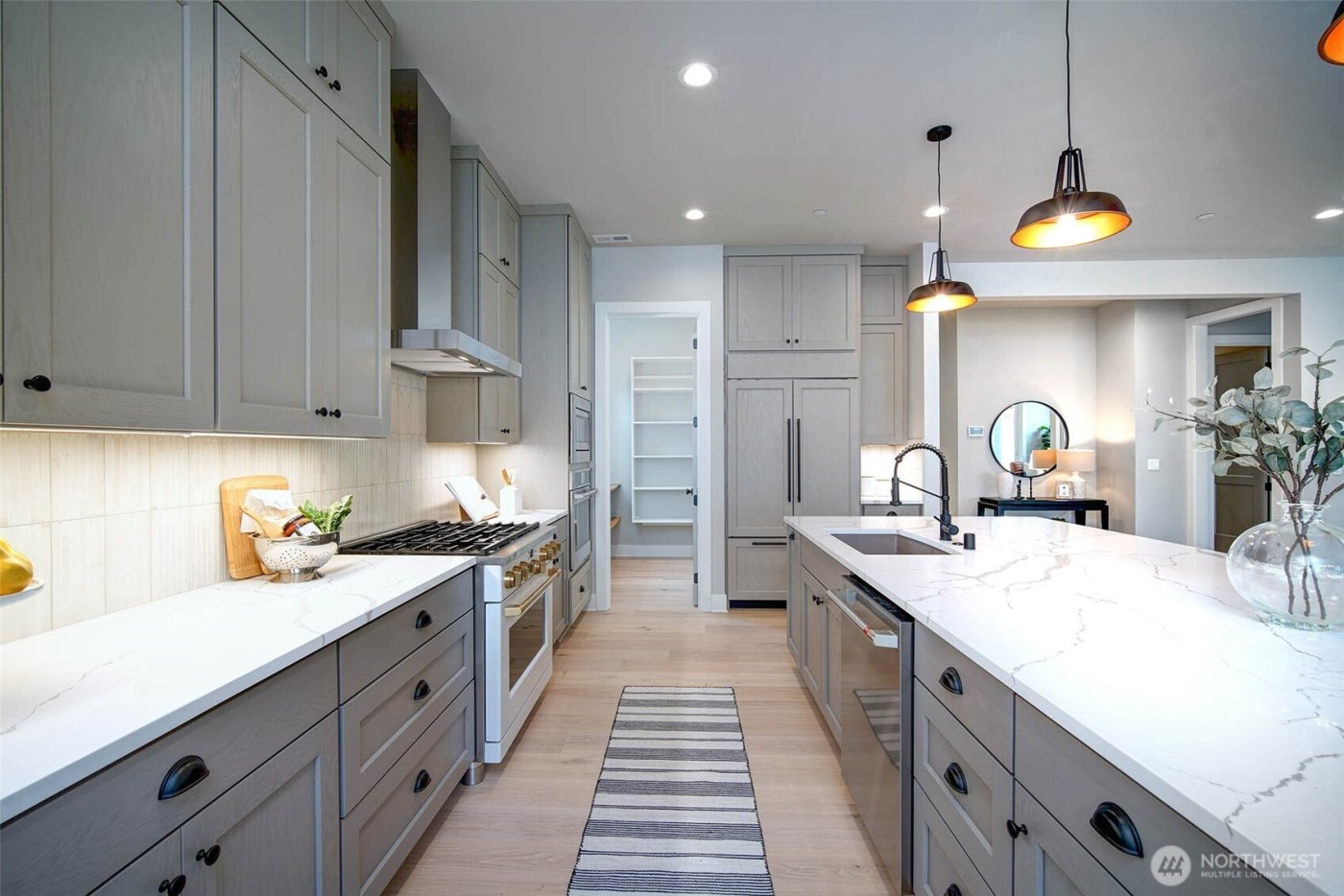 12812 NE 65th Lane , Kirkland, WA 98033