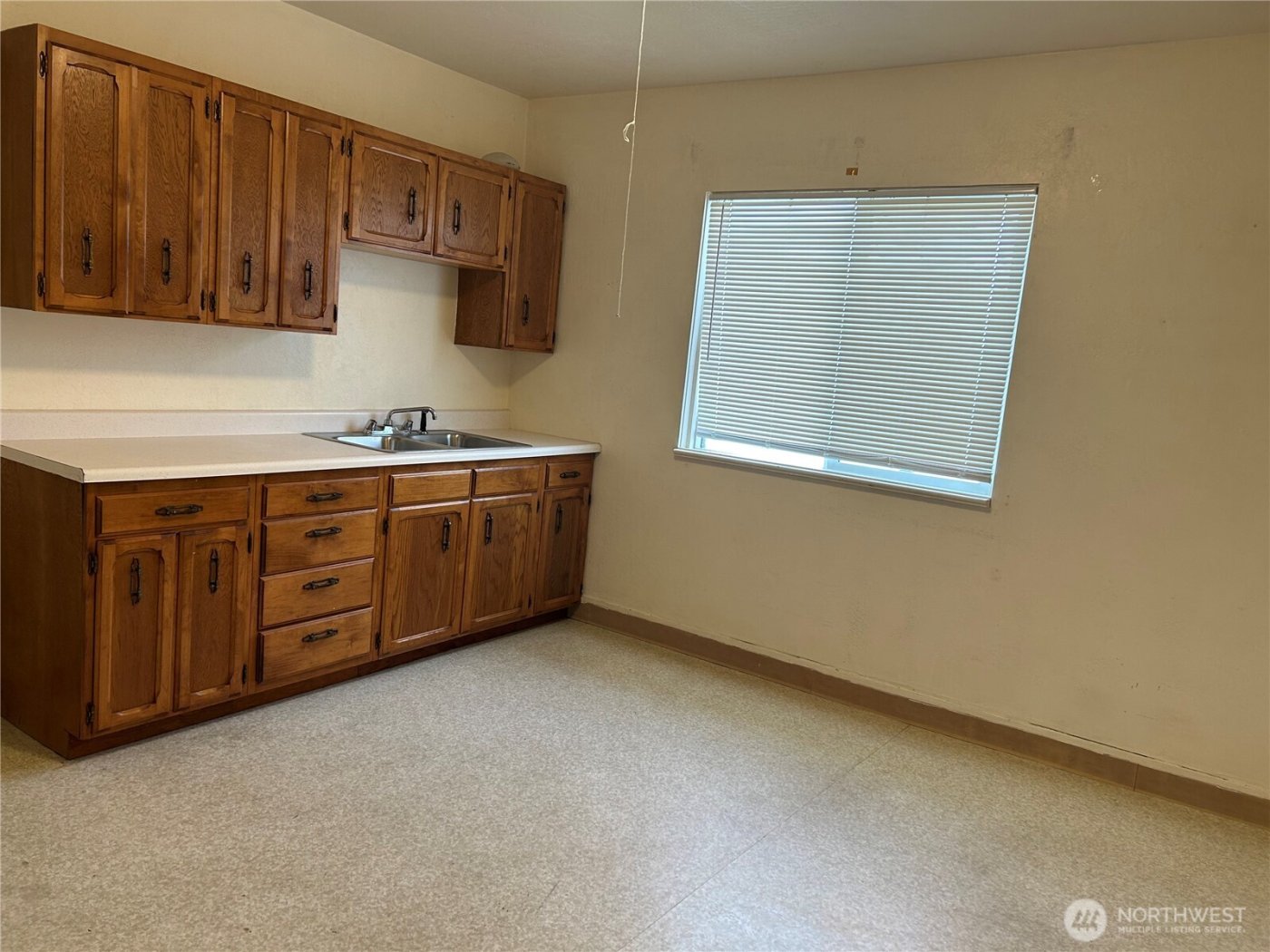 1320 3rd Street , Cosmopolis, WA 98537