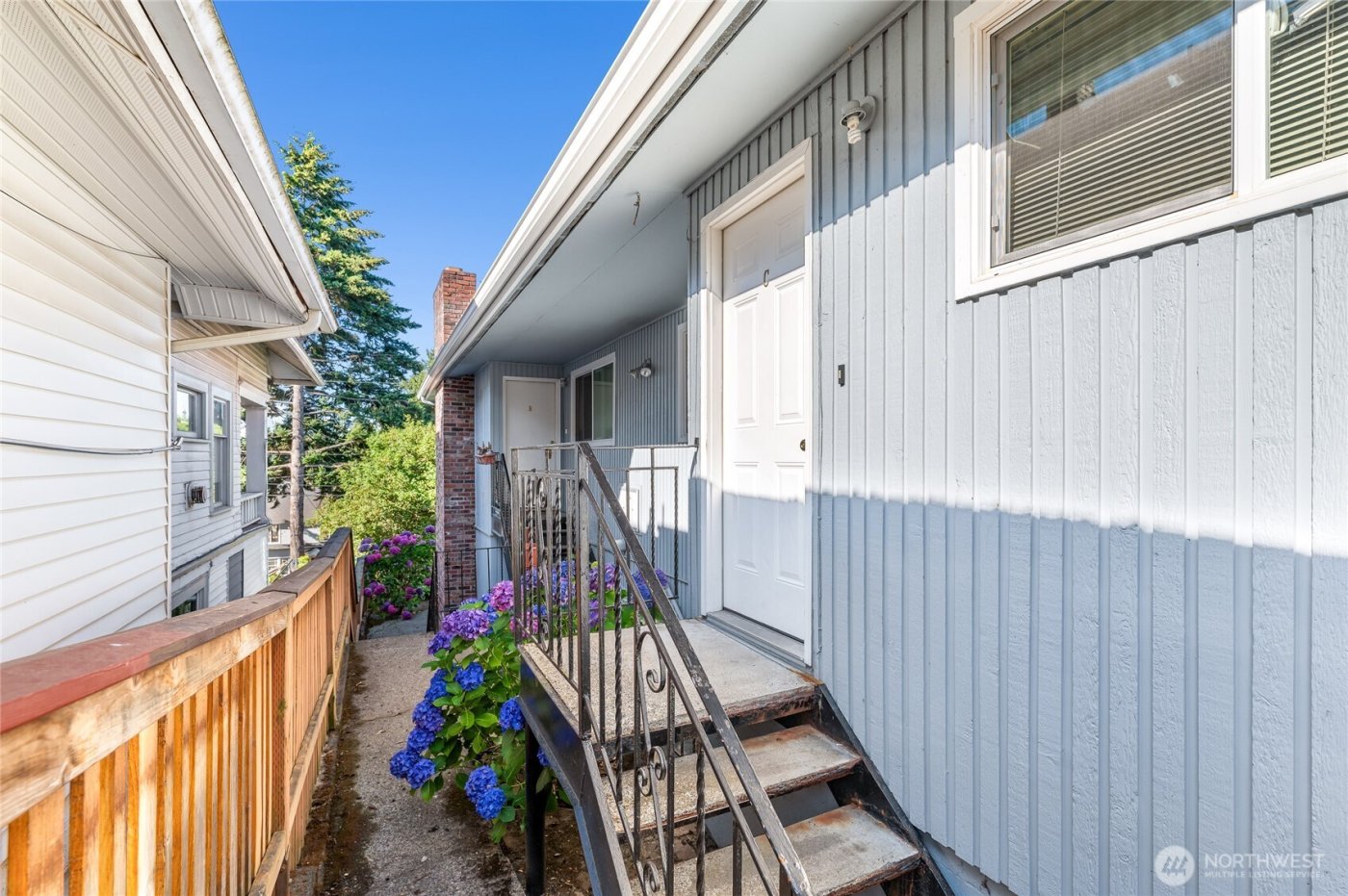 633 W Emerson Street , Seattle, WA 98119