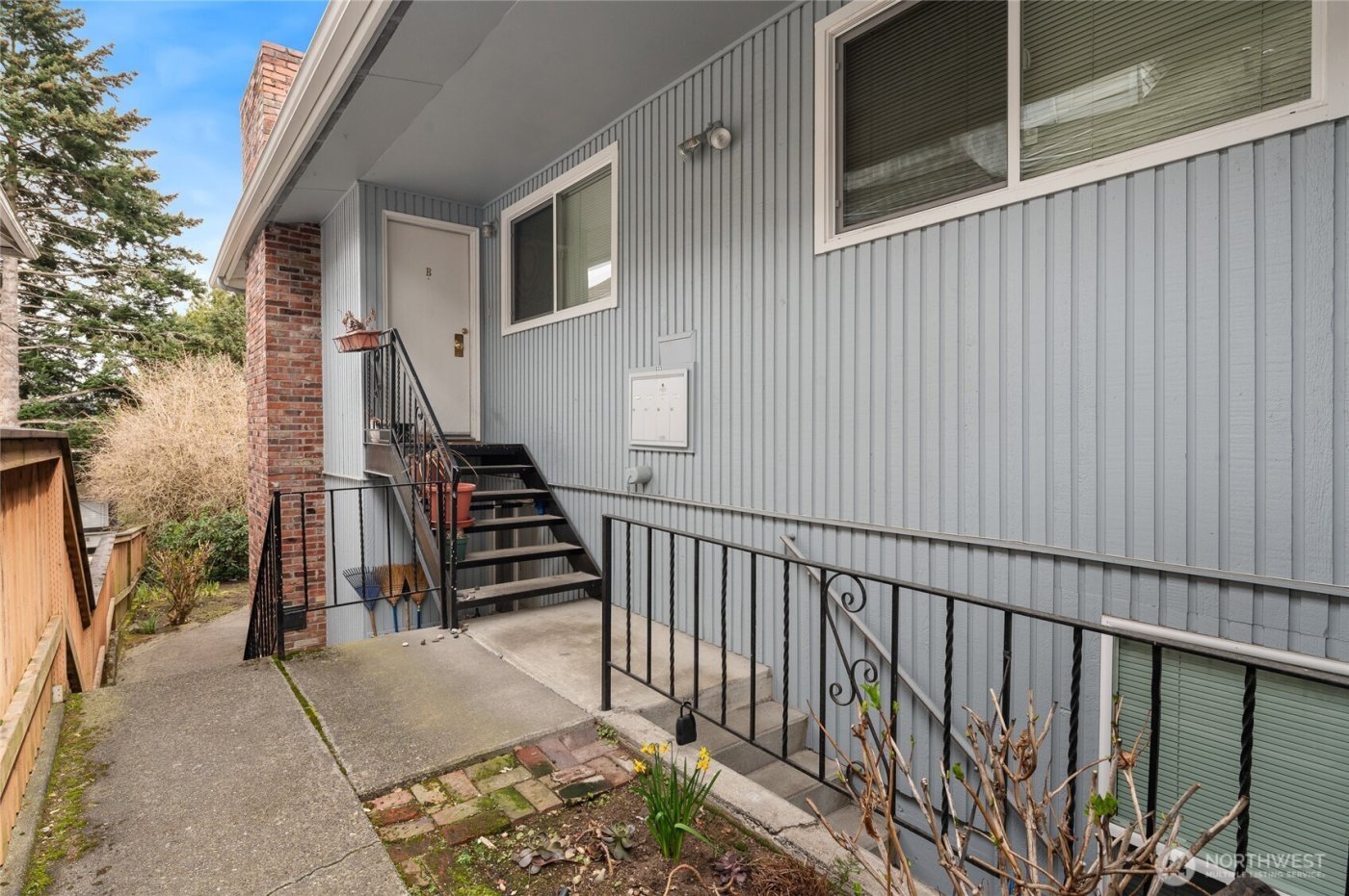 633 W Emerson Street , Seattle, WA 98119