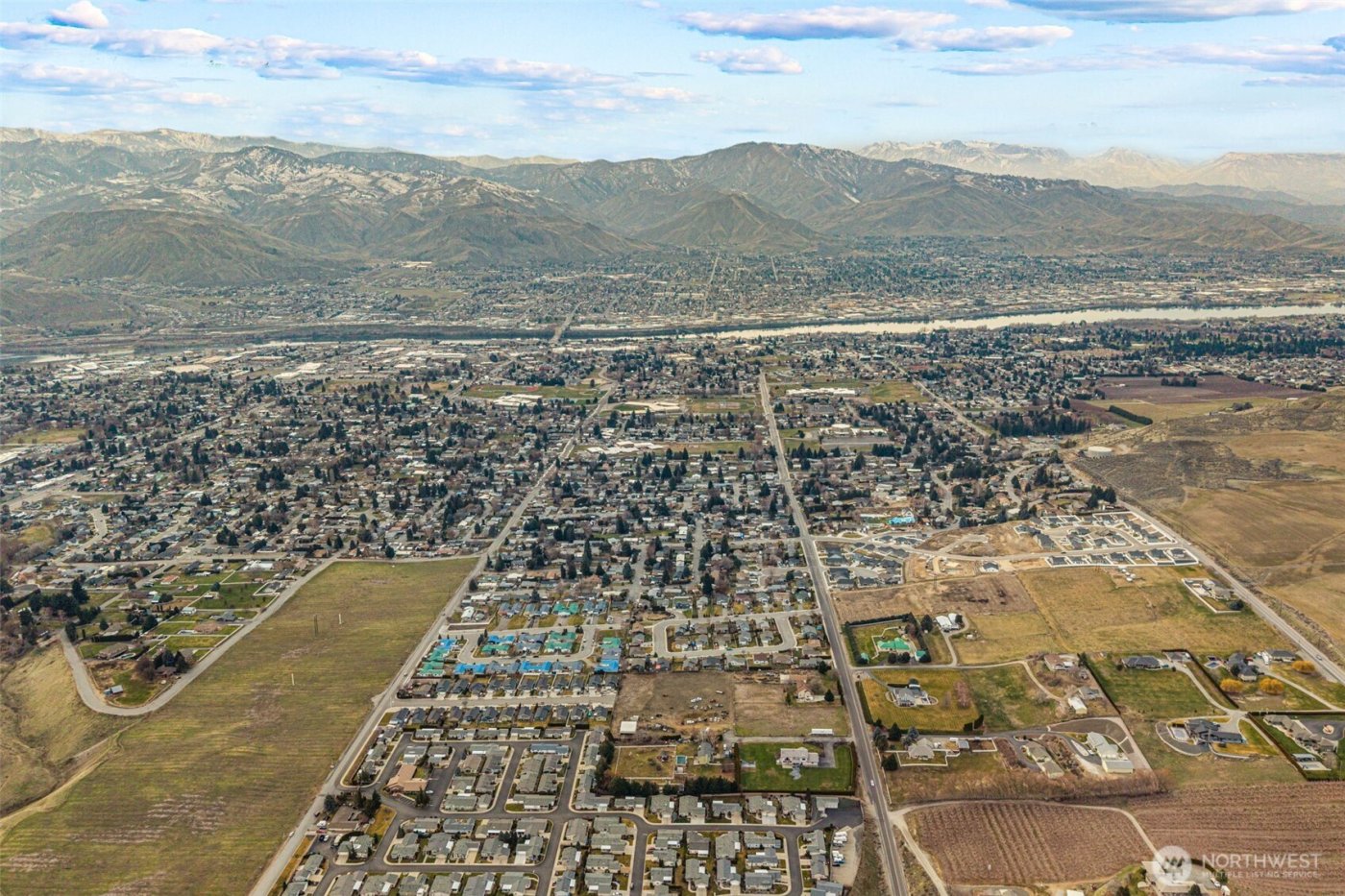 608 N Nester Court , East Wenatchee, WA 98802