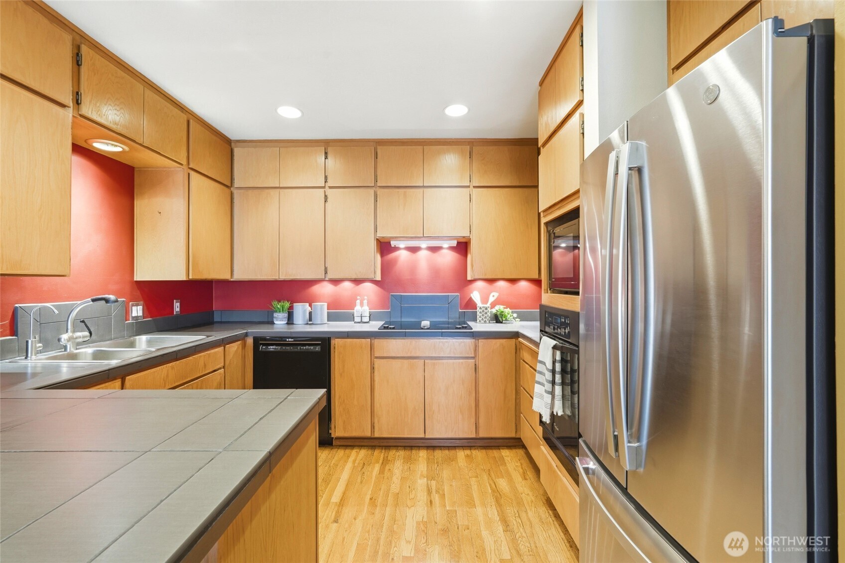 620 W Mercer Place #2B, Seattle, WA 98119