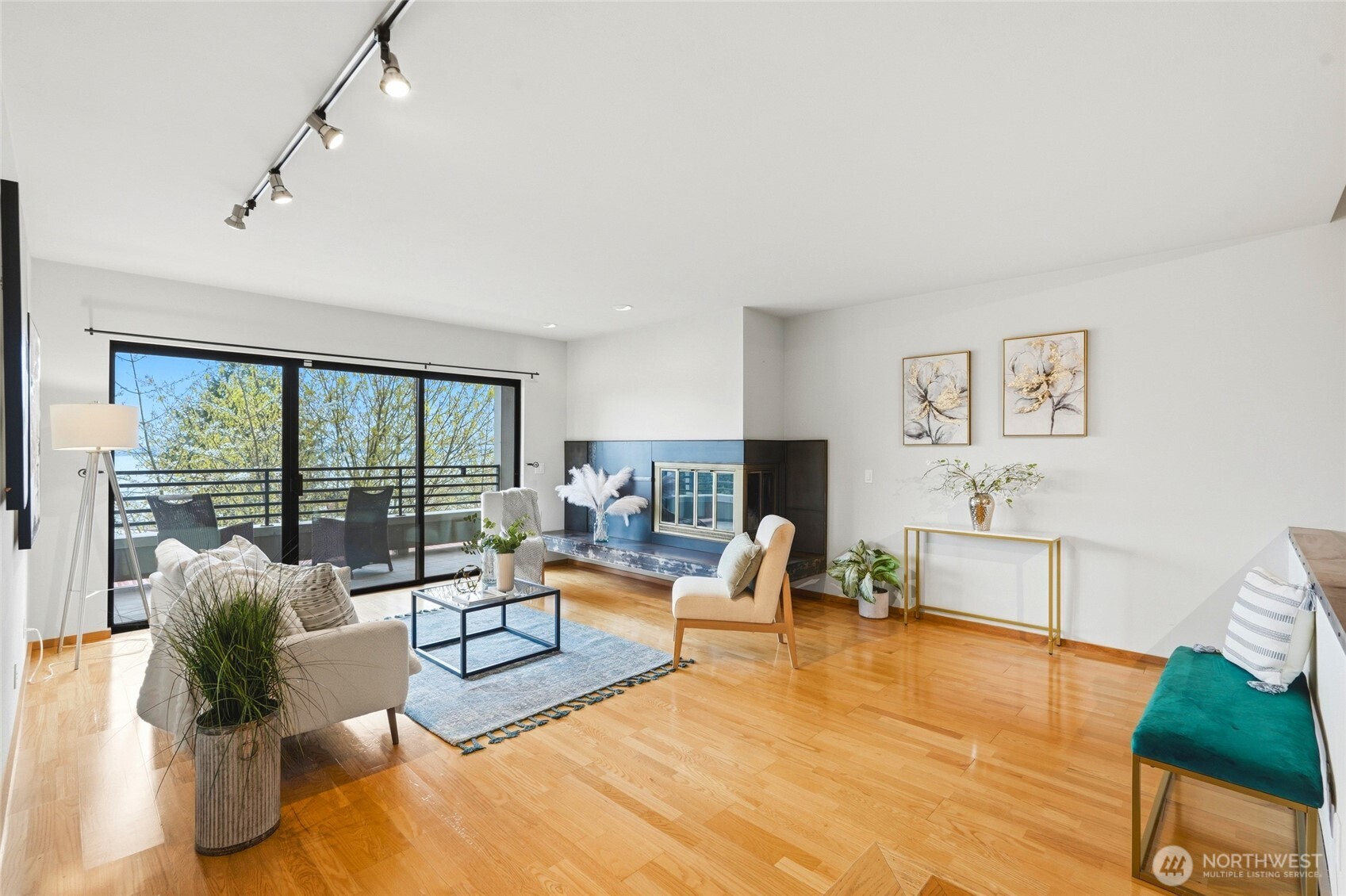 620 W Mercer Place #2B, Seattle, WA 98119