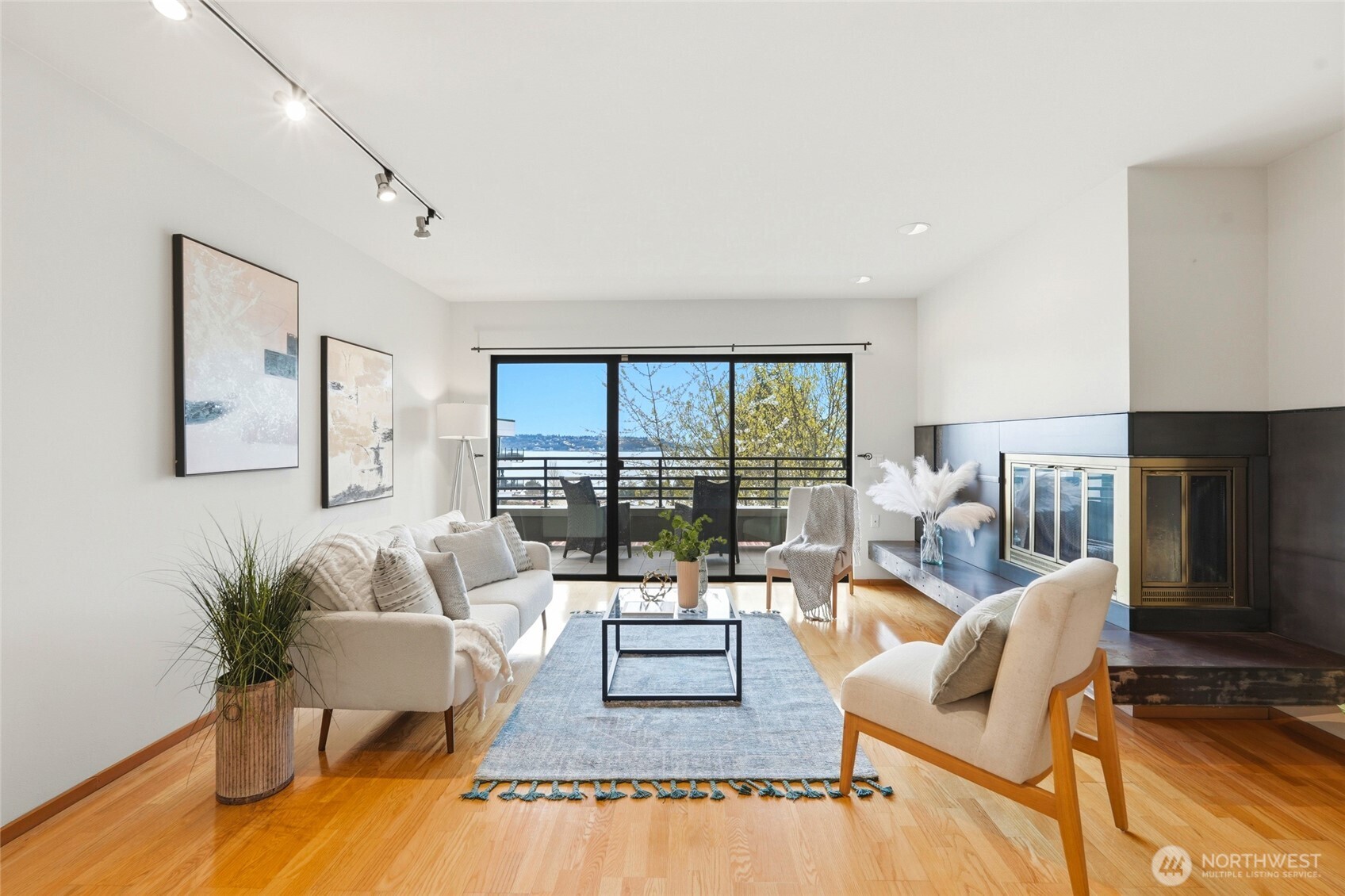 620 W Mercer Place #2B, Seattle, WA 98119