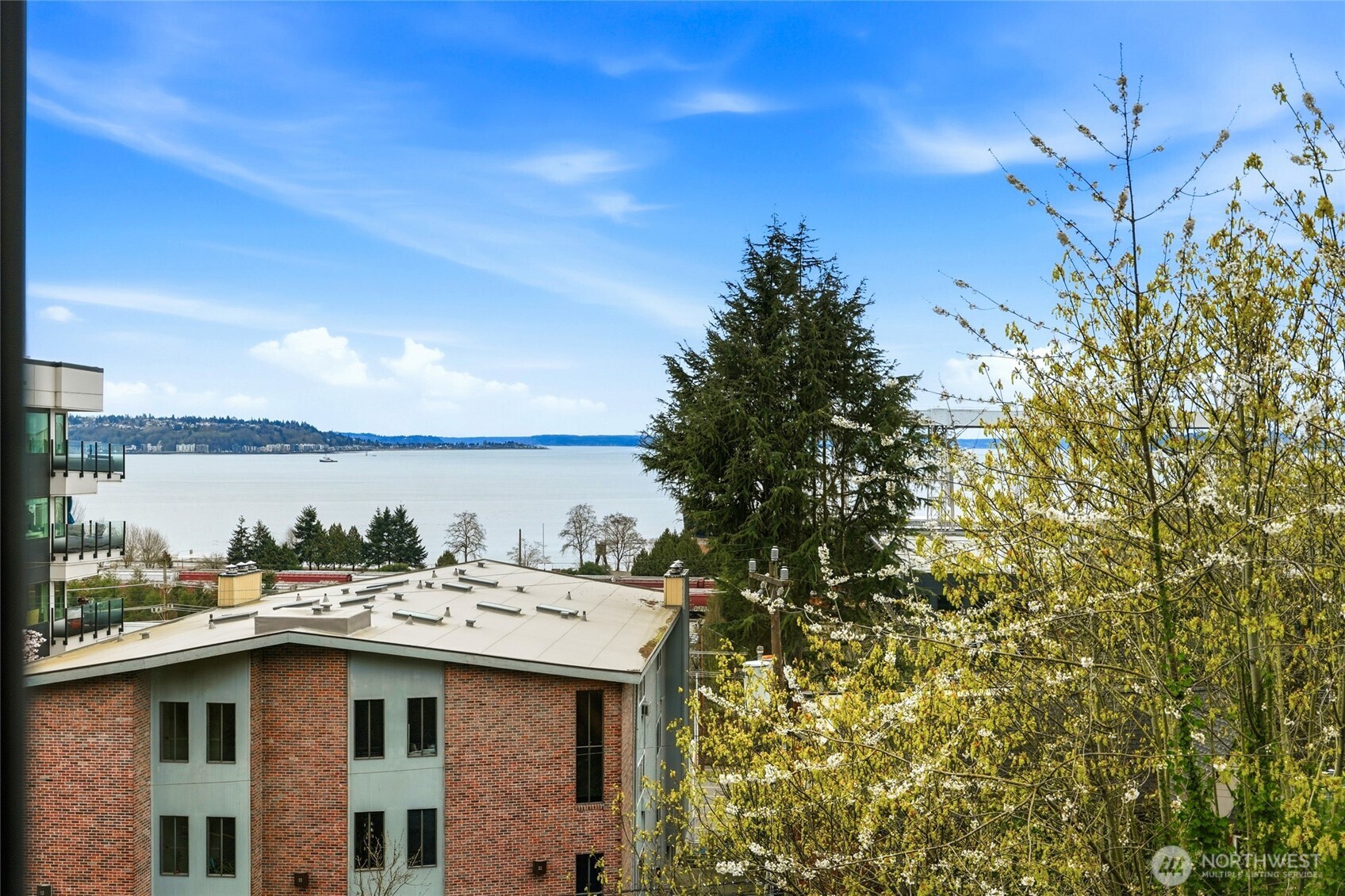 620 W Mercer Place #2B, Seattle, WA 98119