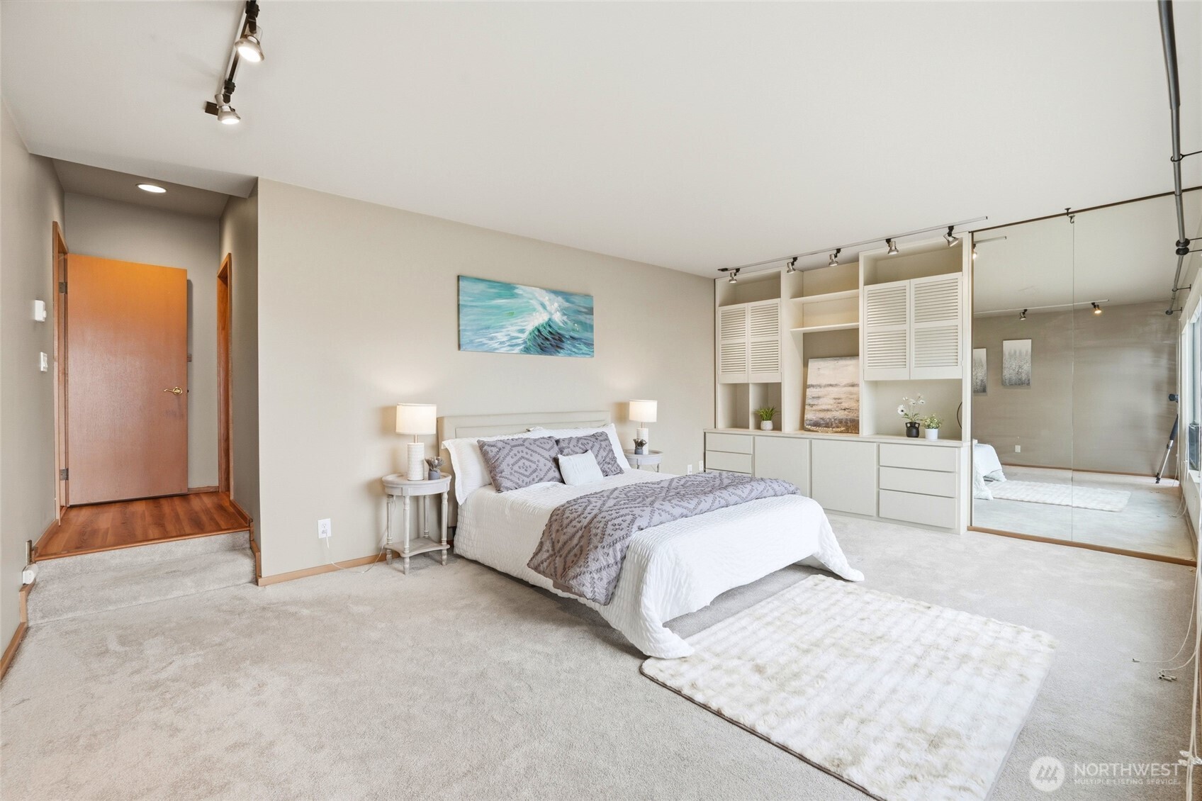 620 W Mercer Place #2B, Seattle, WA 98119