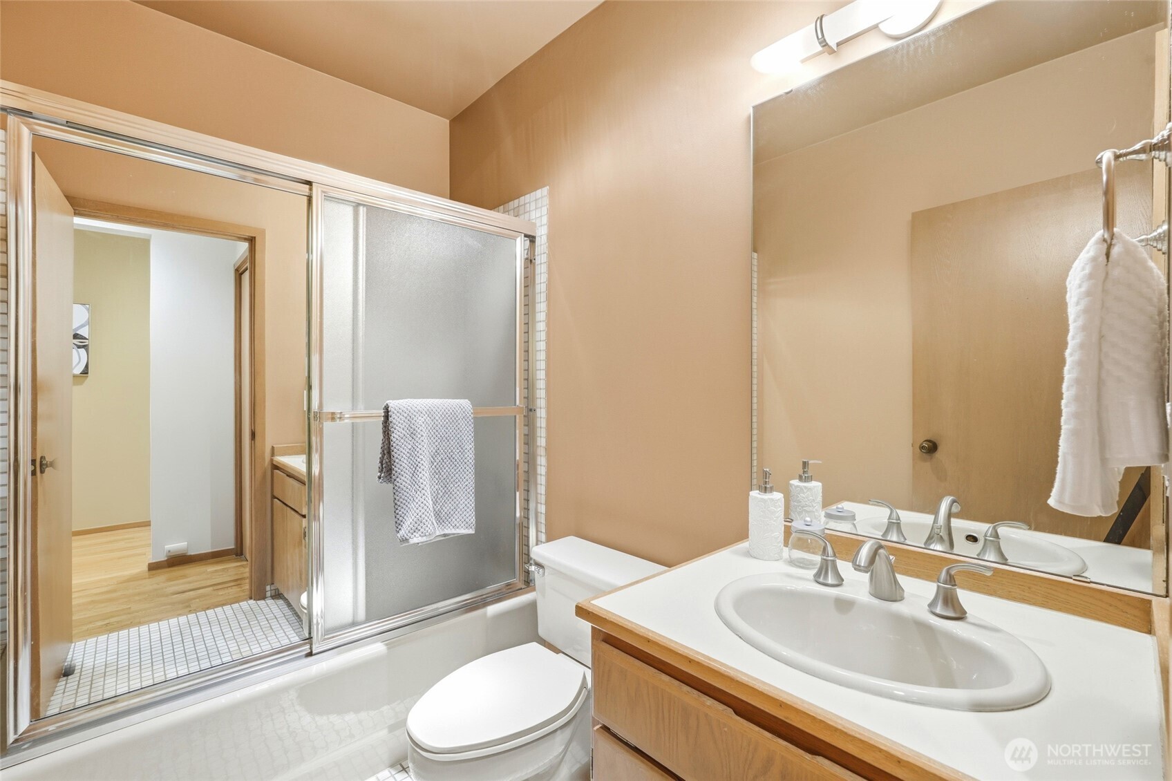 620 W Mercer Place #2B, Seattle, WA 98119