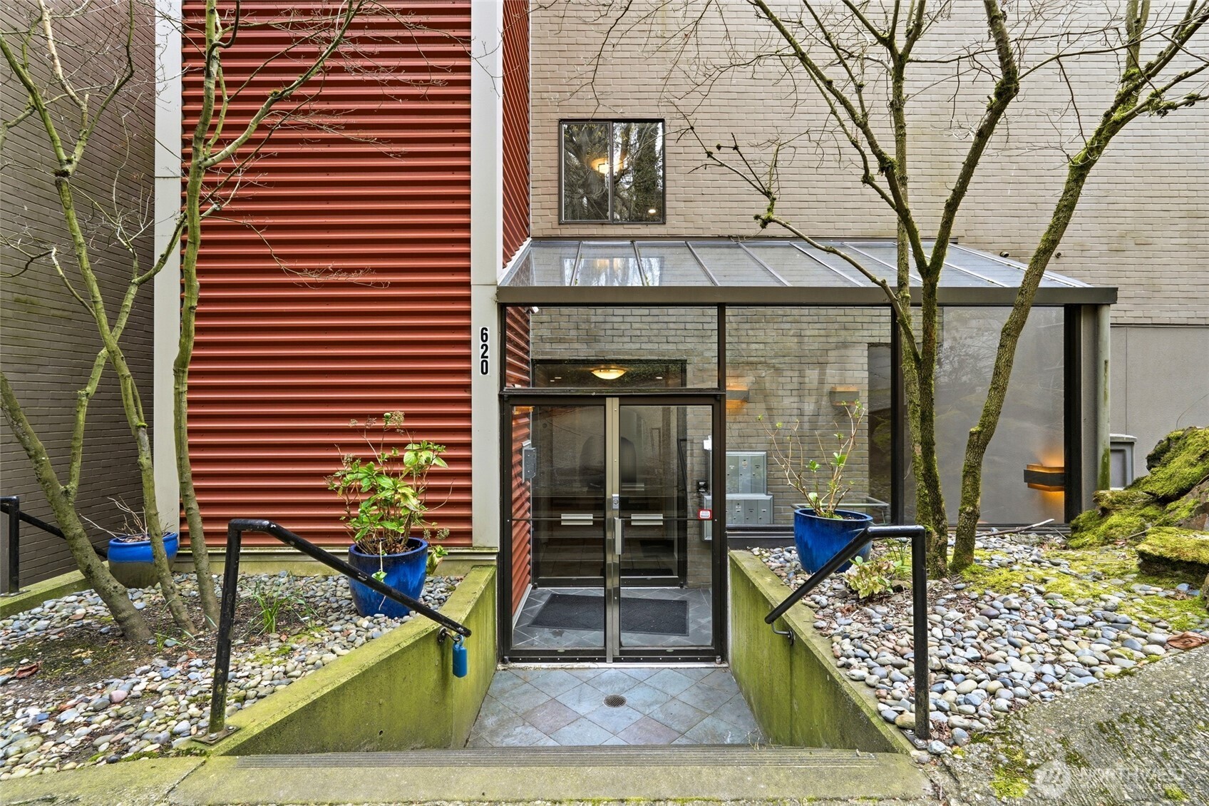 620 W Mercer Place #2B, Seattle, WA 98119
