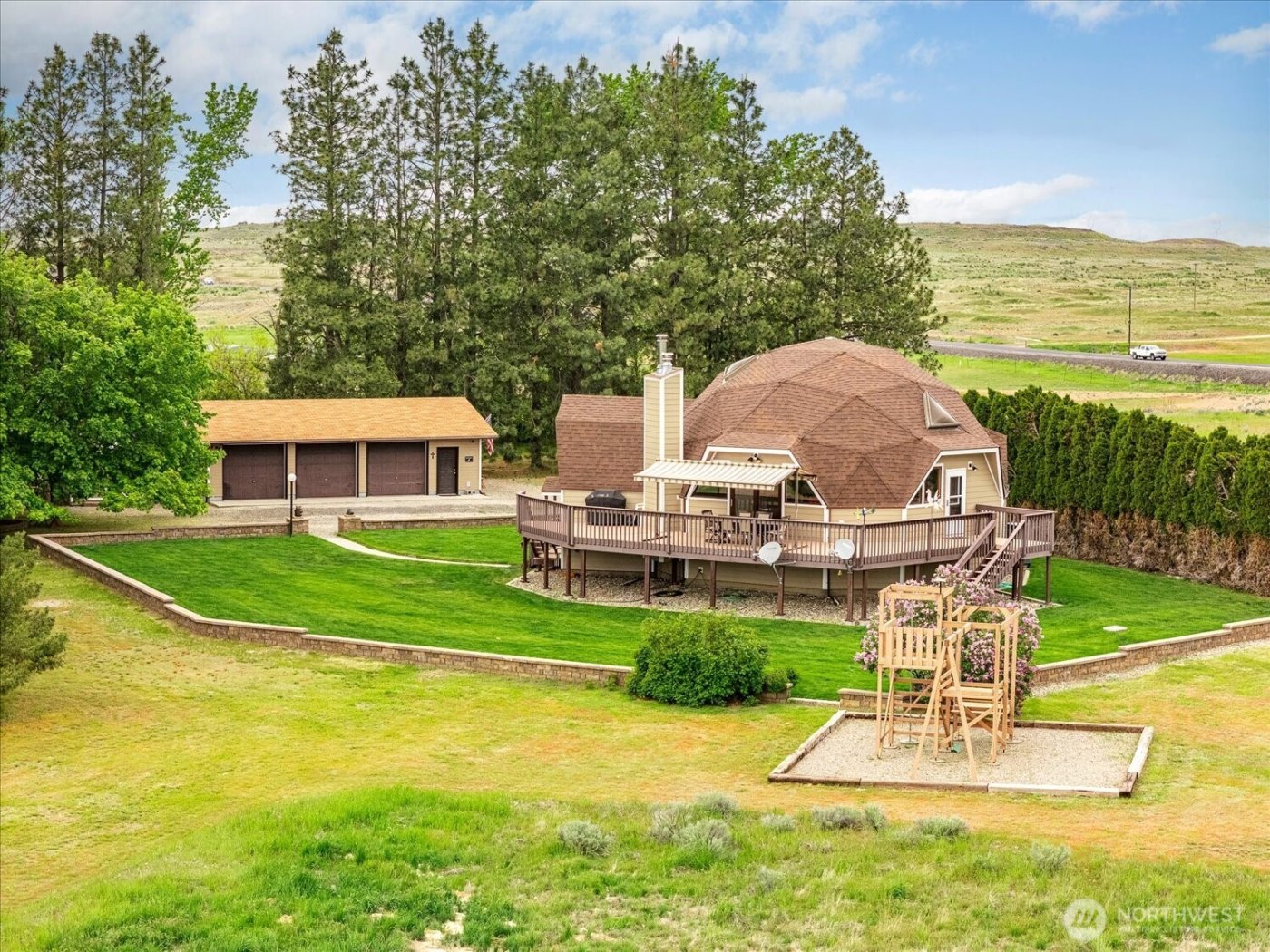 1470 State Route 174 , Grand Coulee, WA 99133