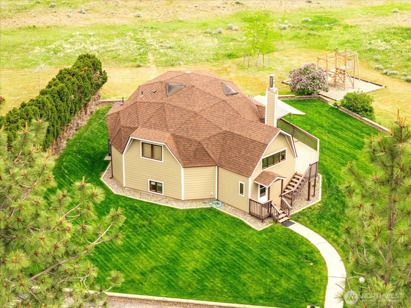 1470 State Route 174 , Grand Coulee, WA 99133