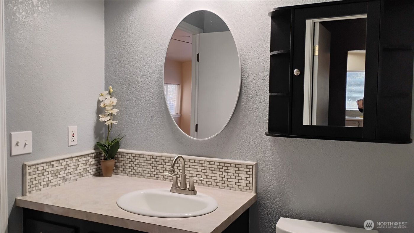 150 E Kingston Way , Shelton, WA 98584