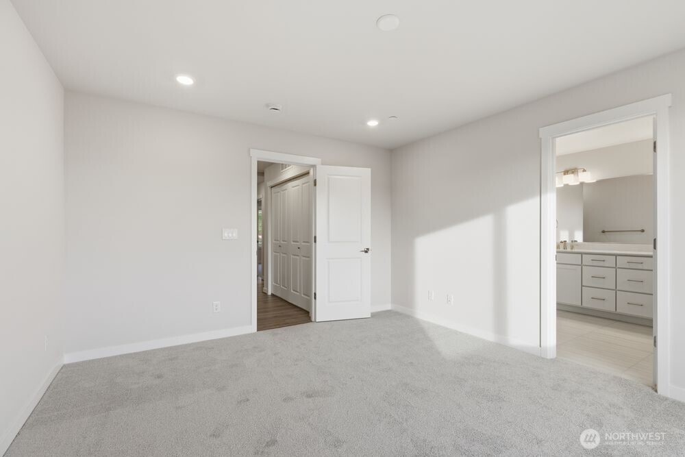 13210 NE 127th Way #D, Kirkland, WA 98034