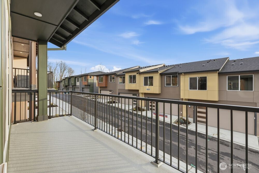 13210 NE 127th Way #D, Kirkland, WA 98034