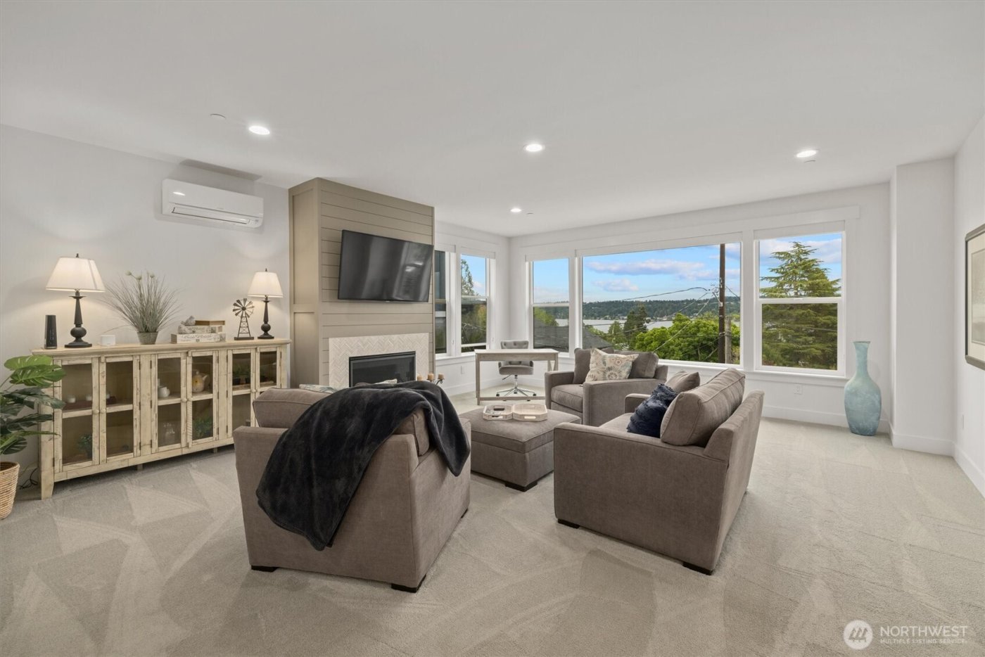 6921 55th Avenue S, Seattle, WA 98118-3411