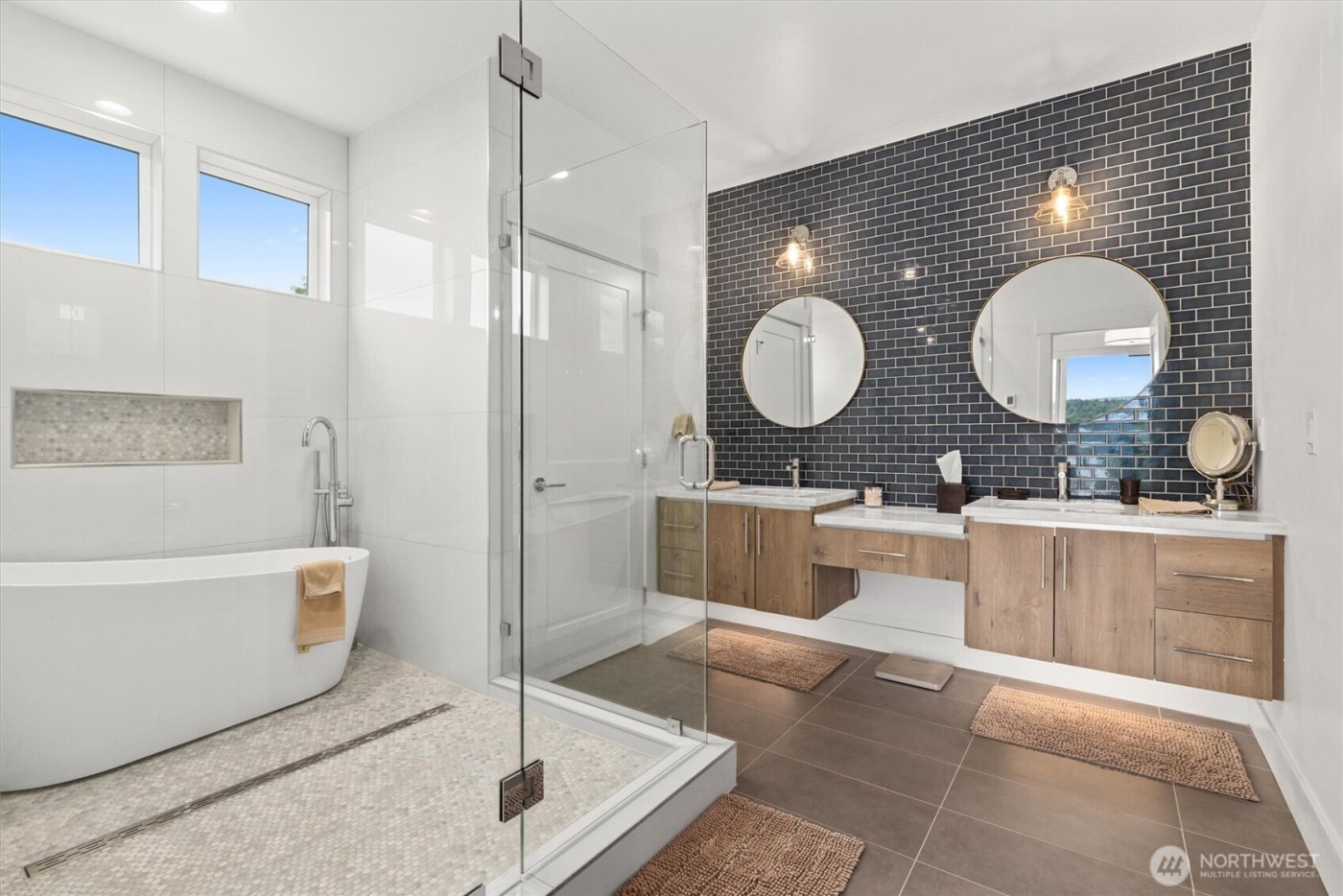 6921 55th Avenue S, Seattle, WA 98118-3411