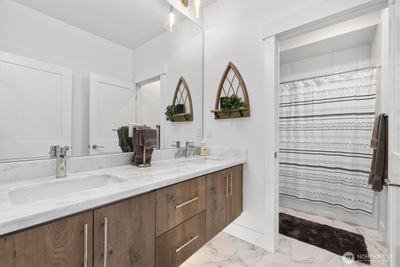 6921 55th Avenue S, Seattle, WA 98118-3411