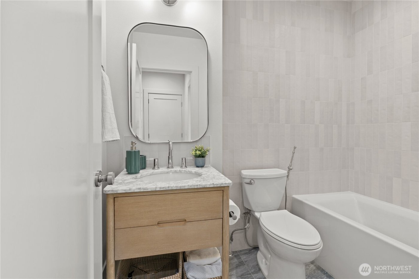 3959 1st Avenue NE #A, Seattle, WA 98105