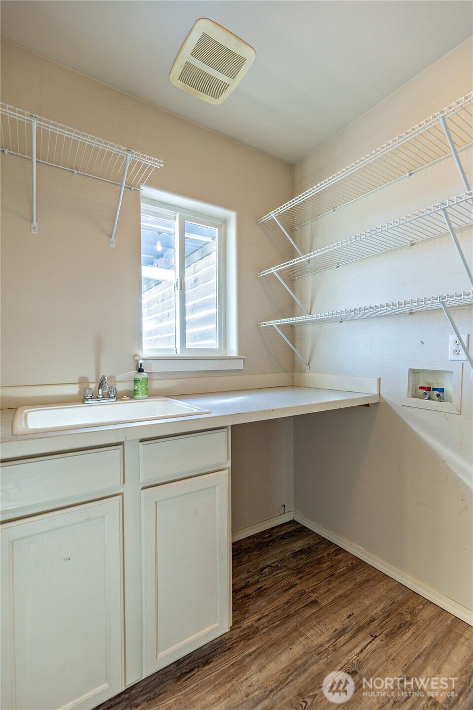 510 E Countryside Avenue , Ellensburg, WA 98926