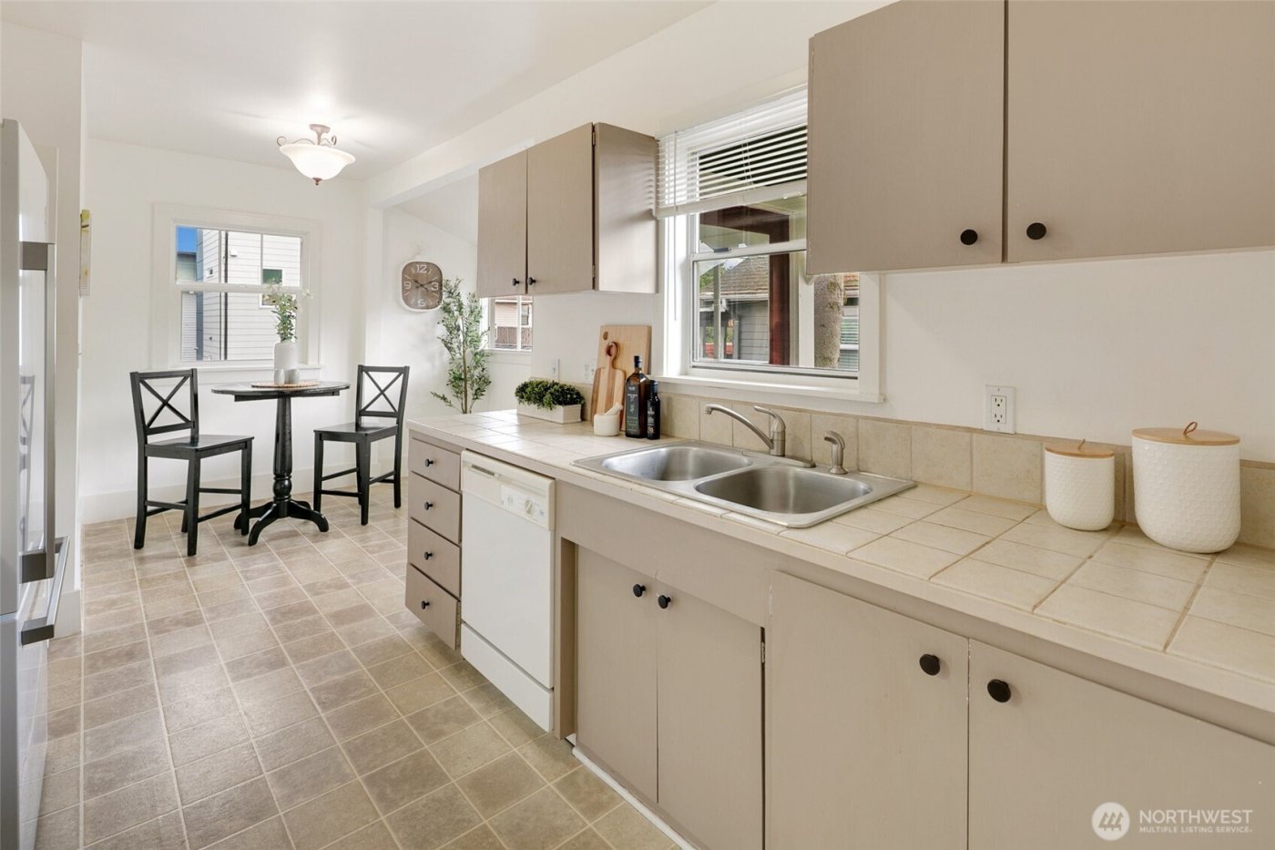 920 N 102nd Street , Seattle, WA 98133