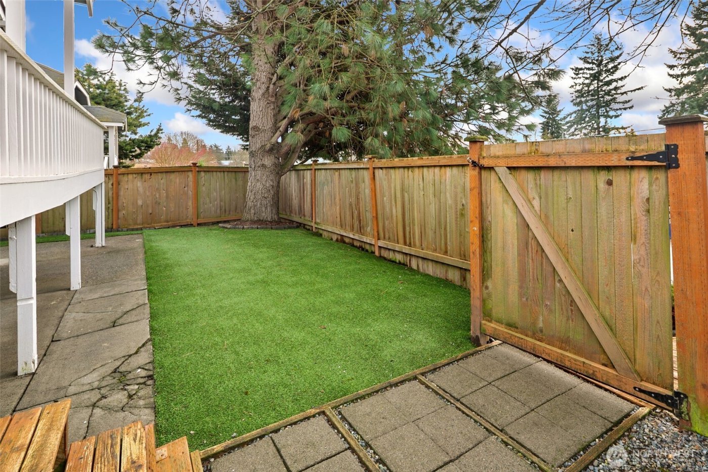 920 N 102nd Street , Seattle, WA 98133