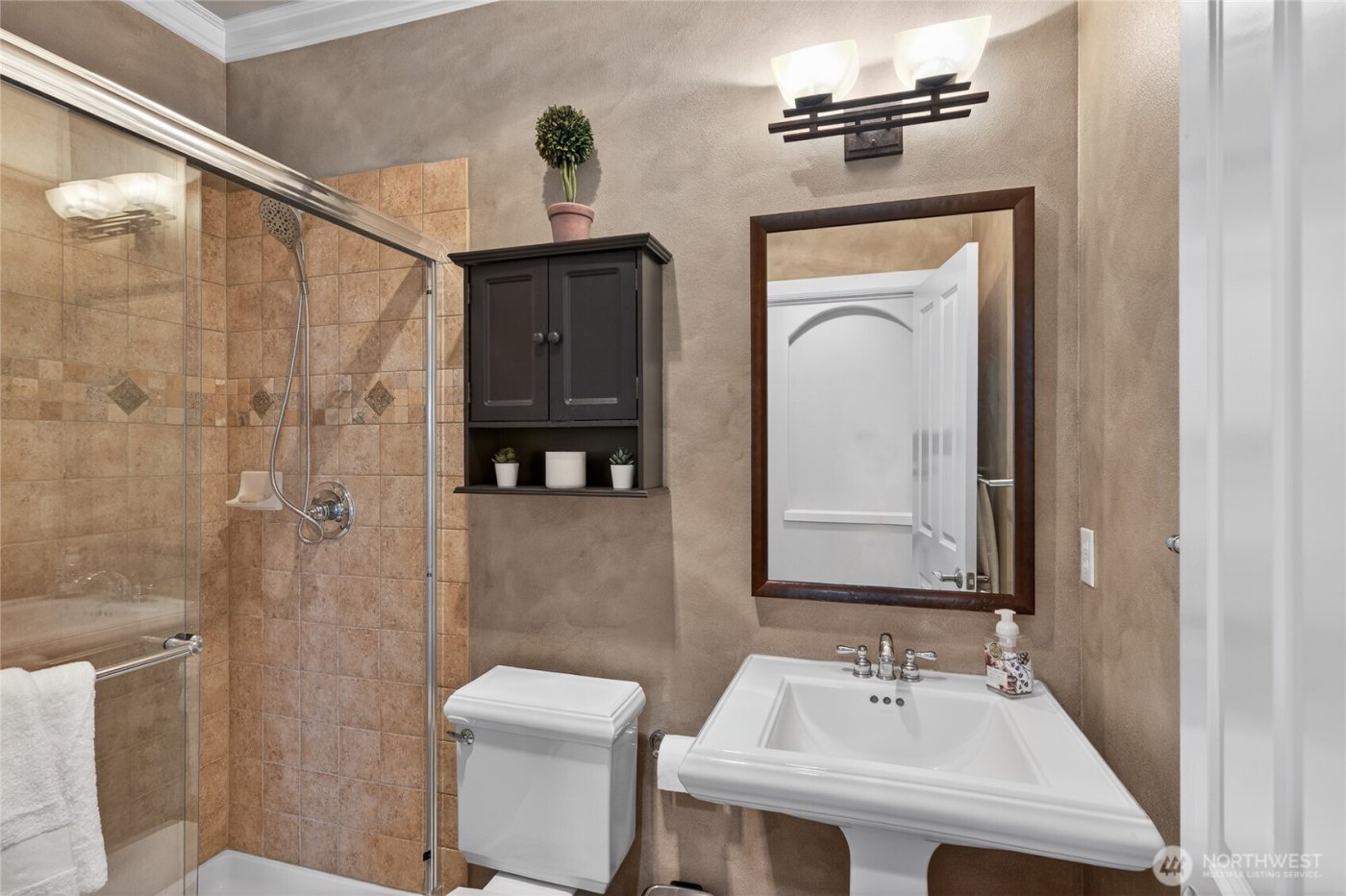 25902 NE 1st Place , Sammamish, WA 98074-3477