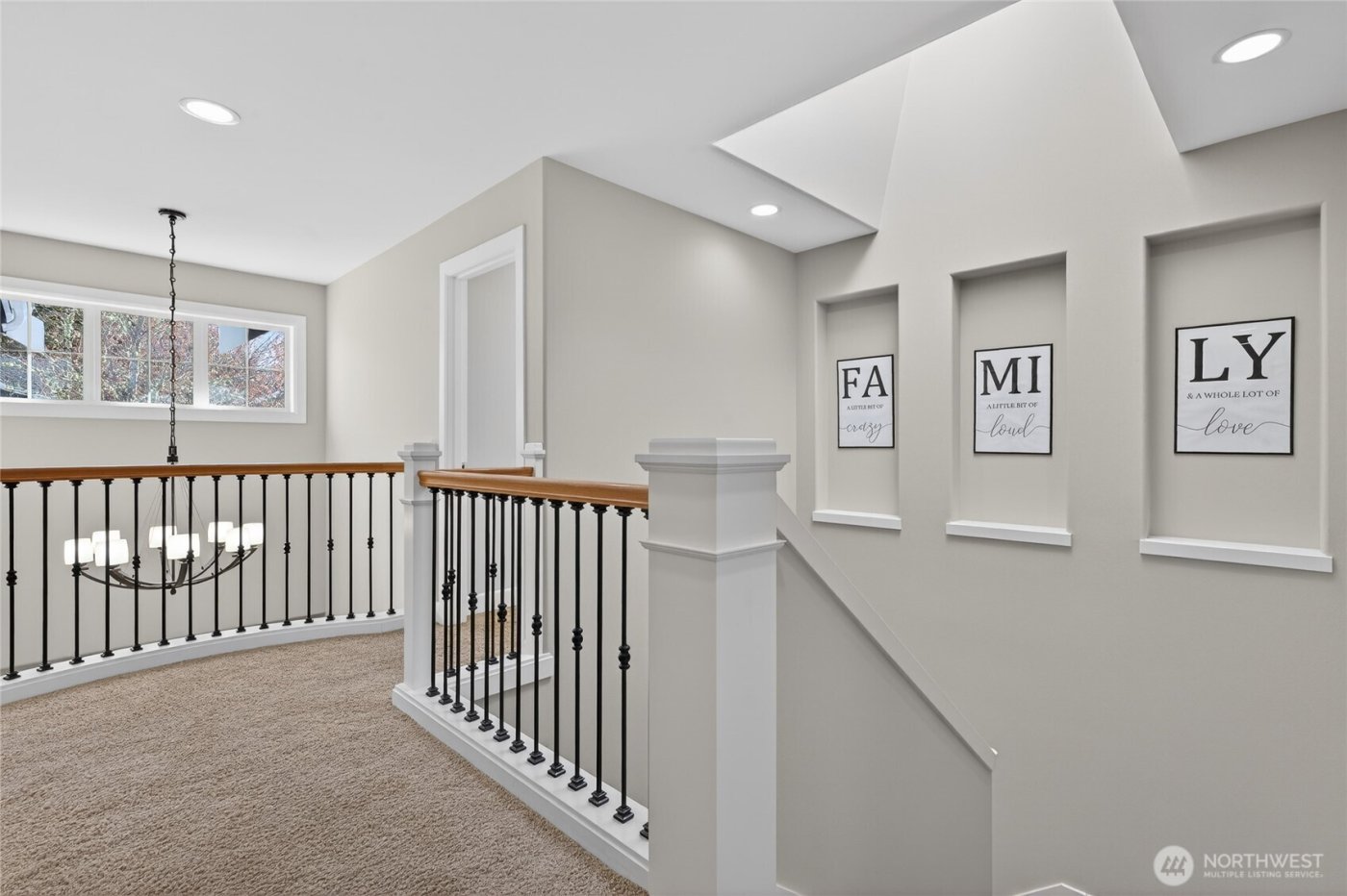 25902 NE 1st Place , Sammamish, WA 98074-3477