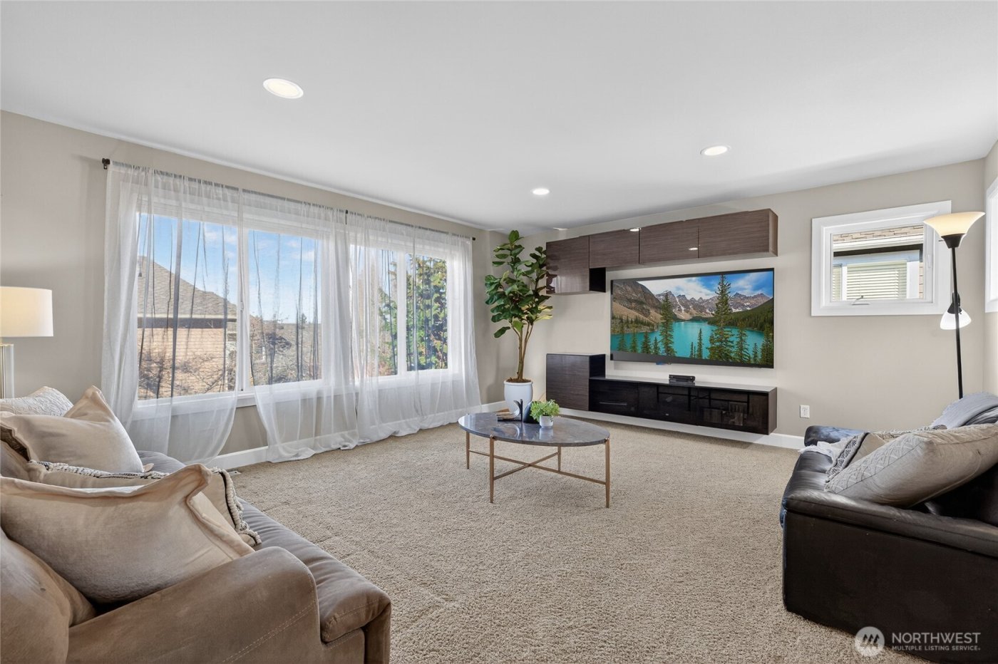 25902 NE 1st Place , Sammamish, WA 98074-3477