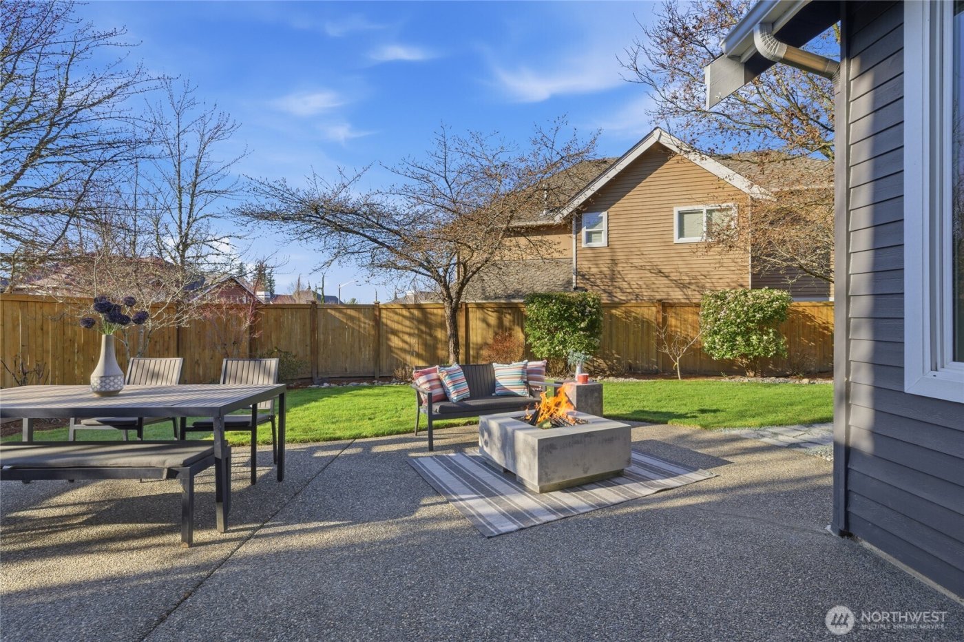 25902 NE 1st Place , Sammamish, WA 98074-3477
