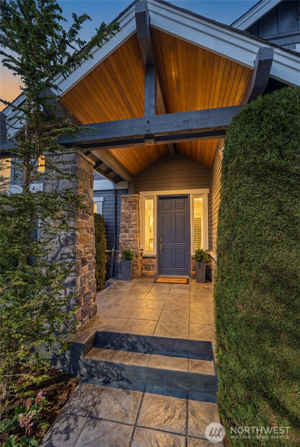 25902 NE 1st Place , Sammamish, WA 98074-3477