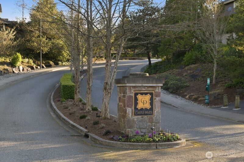 25902 NE 1st Place , Sammamish, WA 98074-3477