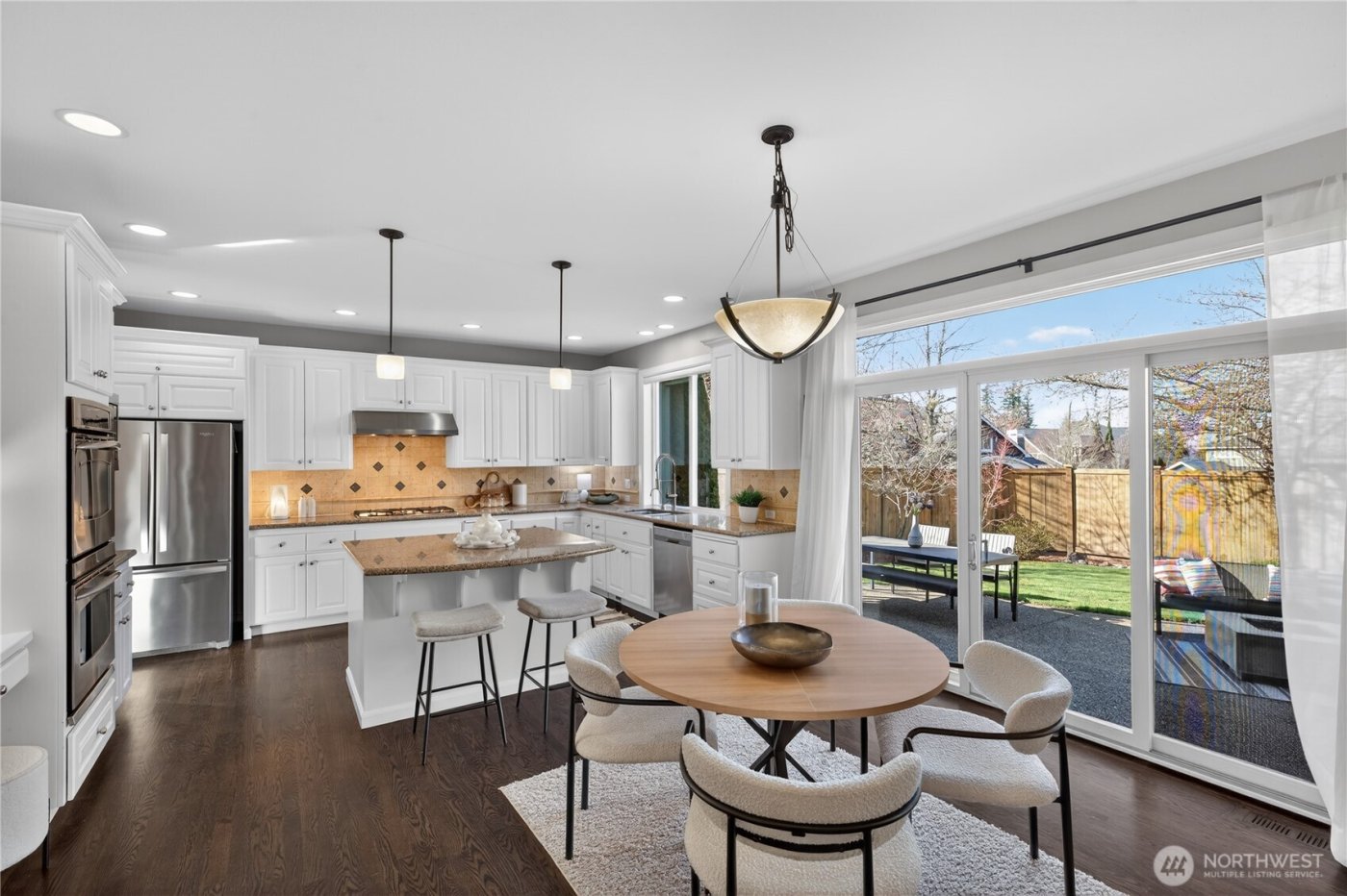 25902 NE 1st Place , Sammamish, WA 98074-3477