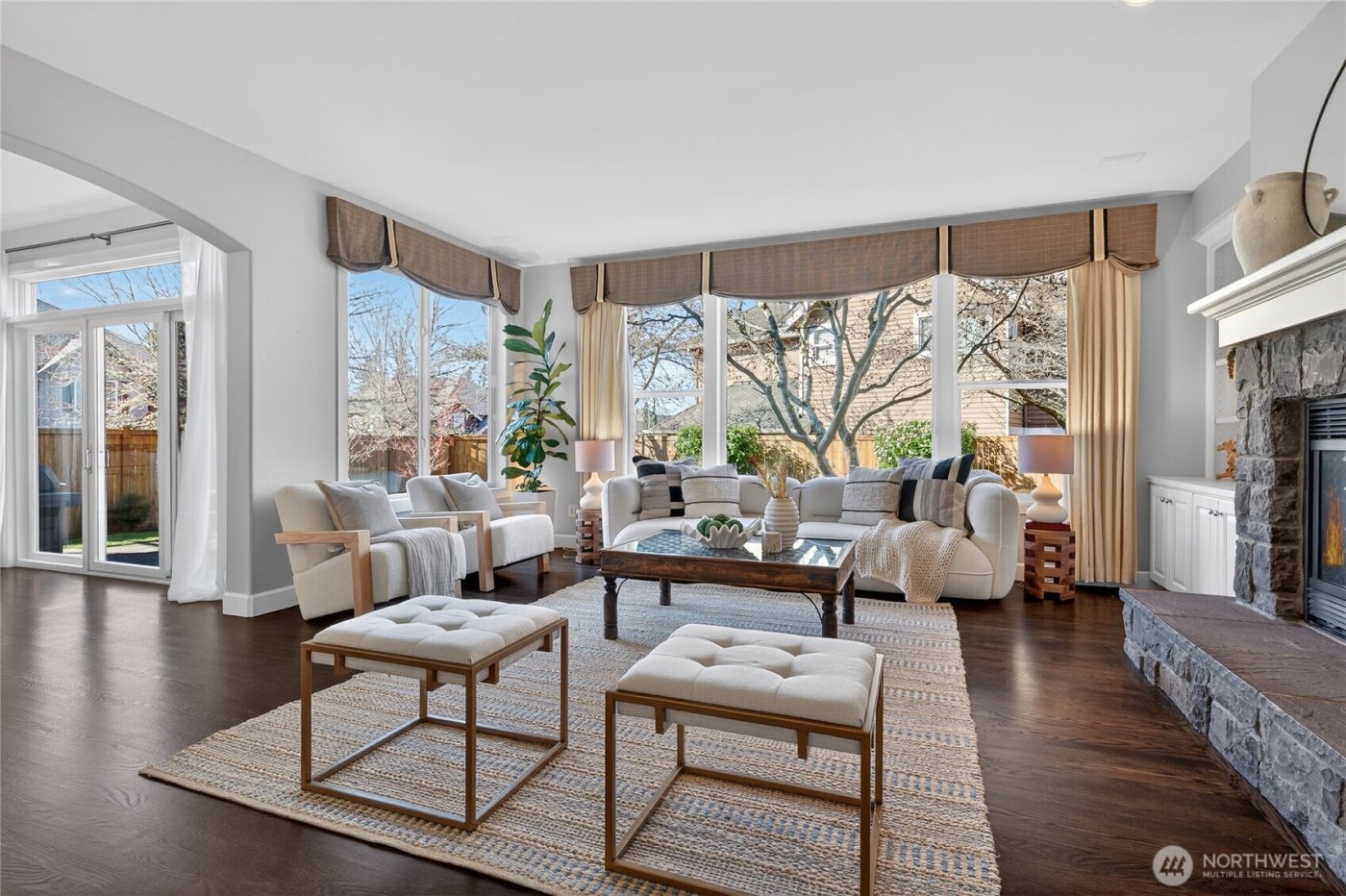 25902 NE 1st Place , Sammamish, WA 98074-3477